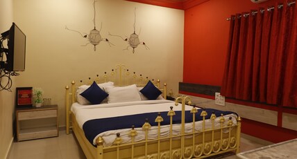 Hotel Suraj Inn Room Type - Deluxe Room