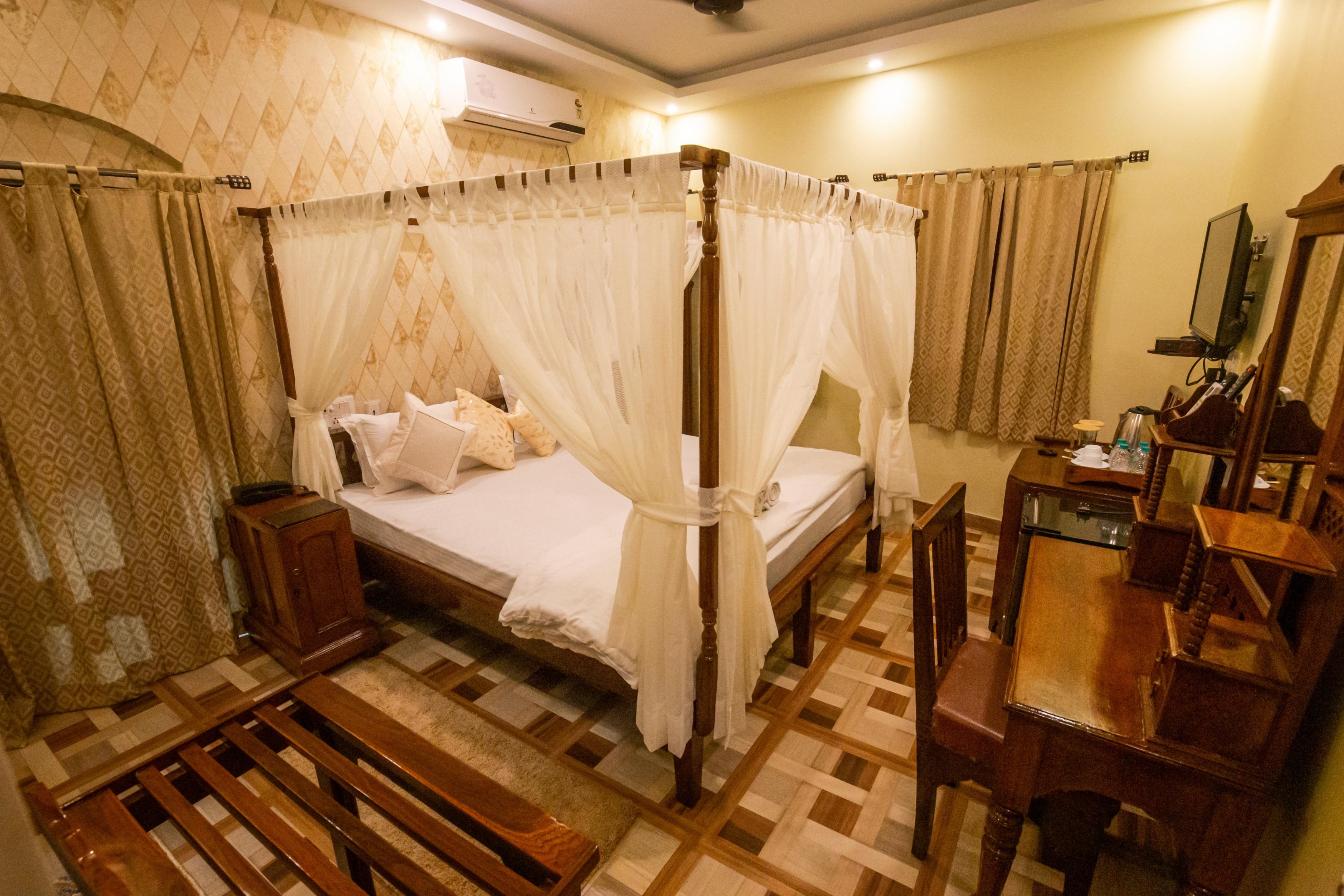 Hotel Cecil Room Type - King Suite with Balcony