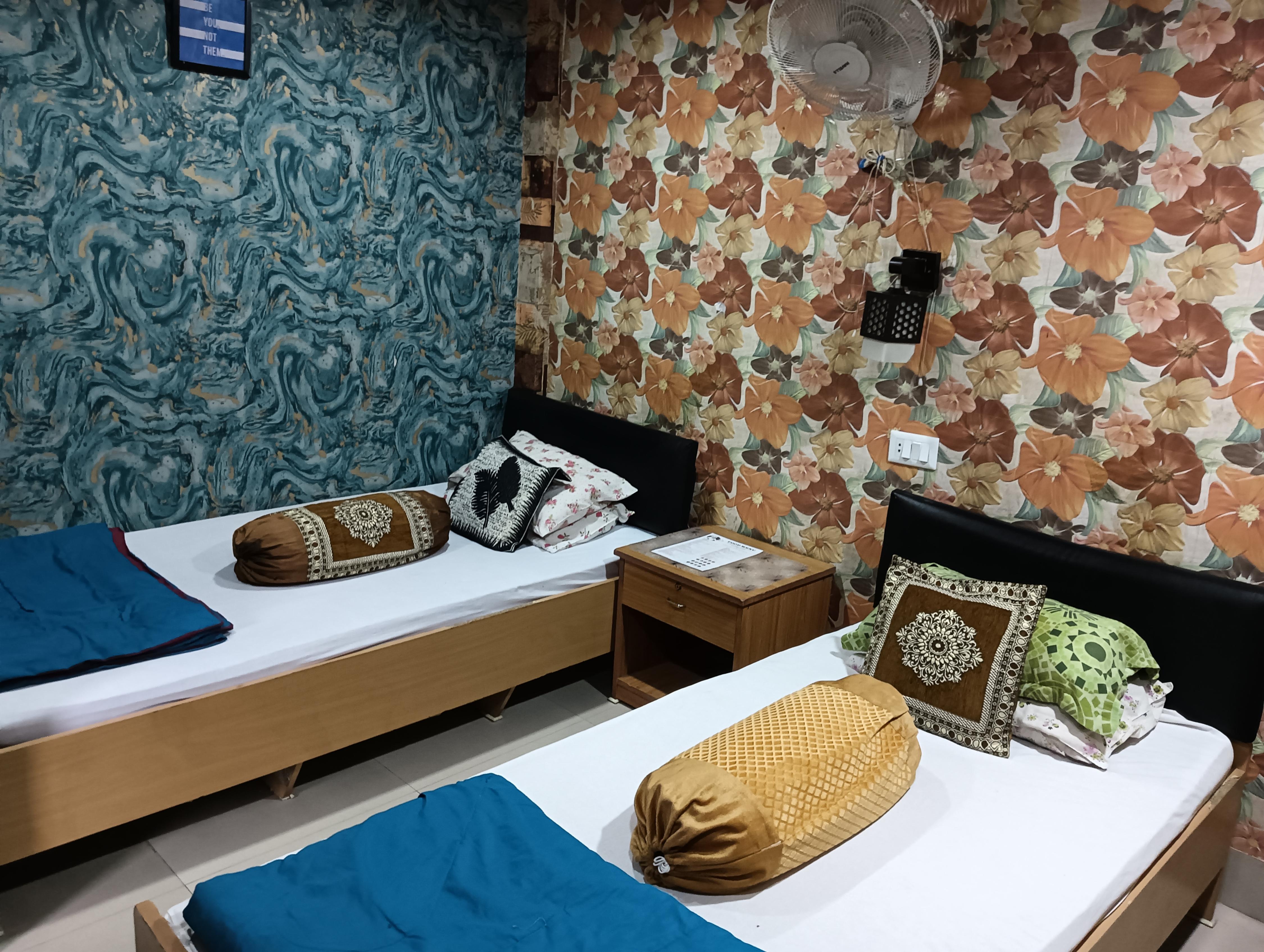 HOTEL PAYING GUEST Room Type - AC Double Room ( Deluxe)