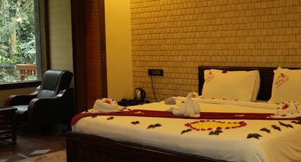 The Brook Resorts & Spa Room Type - Brooks Honeymoon Room N8 with Jaccuzzi