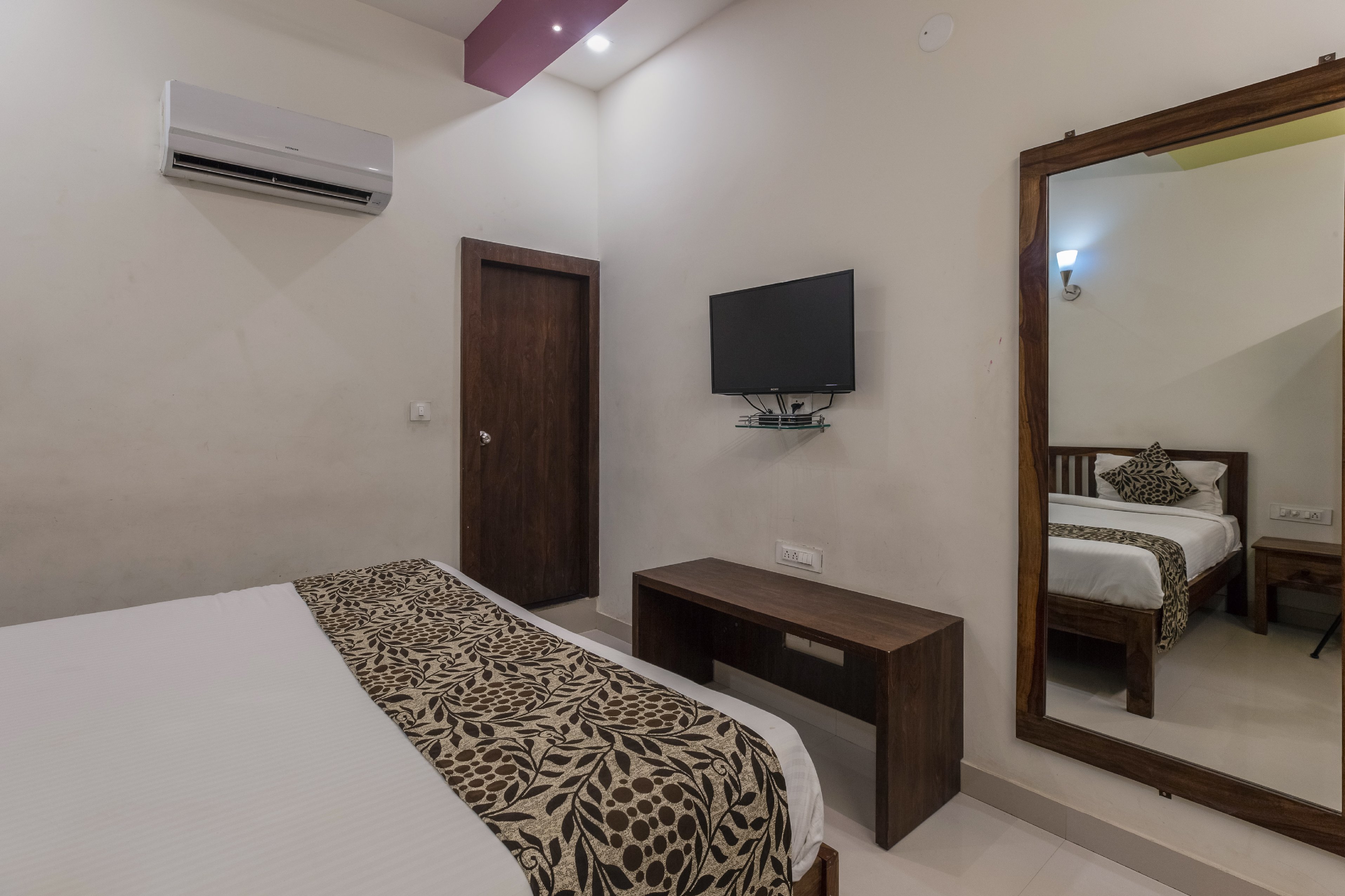 Hotel Global Inn Udaipur Room Type - Super Deluxe