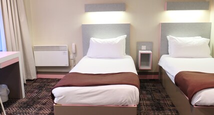 Citrus Hotel Cheltenham by Compass Hospitality Room Type - Triple Room