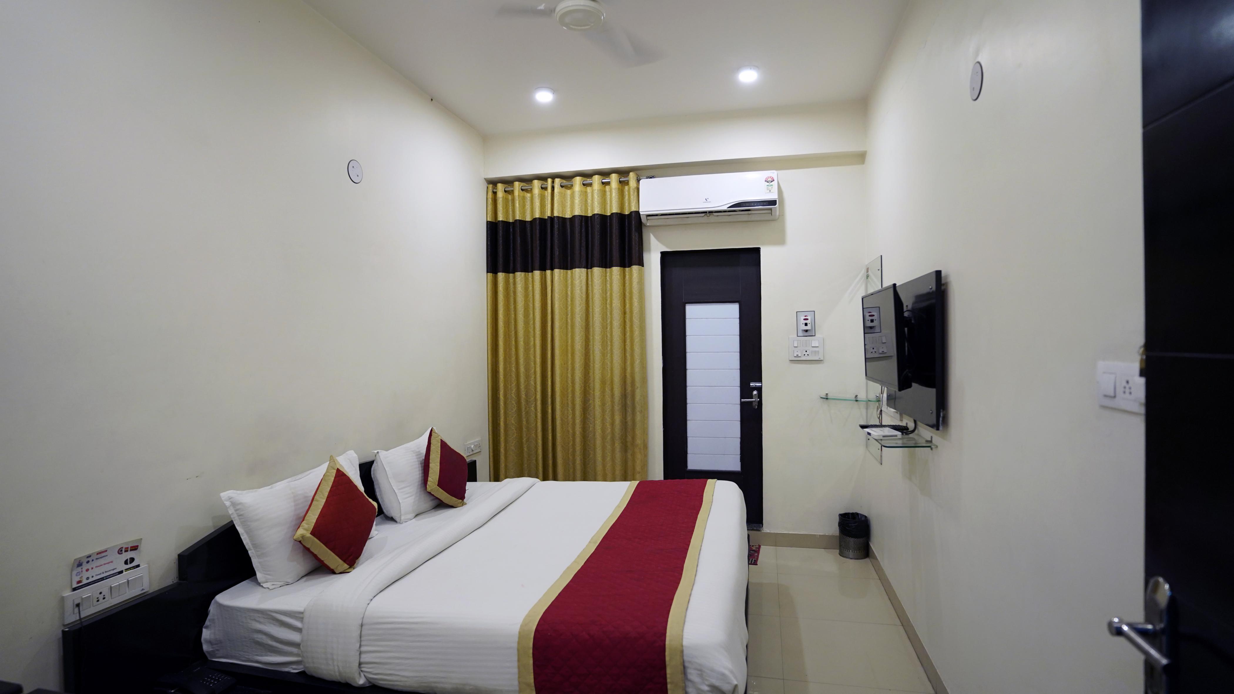 HOTEL RAISINA HILL Room Type - Club Room