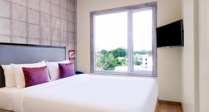7 Apple Hotel, Vadodara Room Type - Standard Queen Bed Room