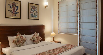 Ahuja Residency Noida Room Type - Deluxe Room