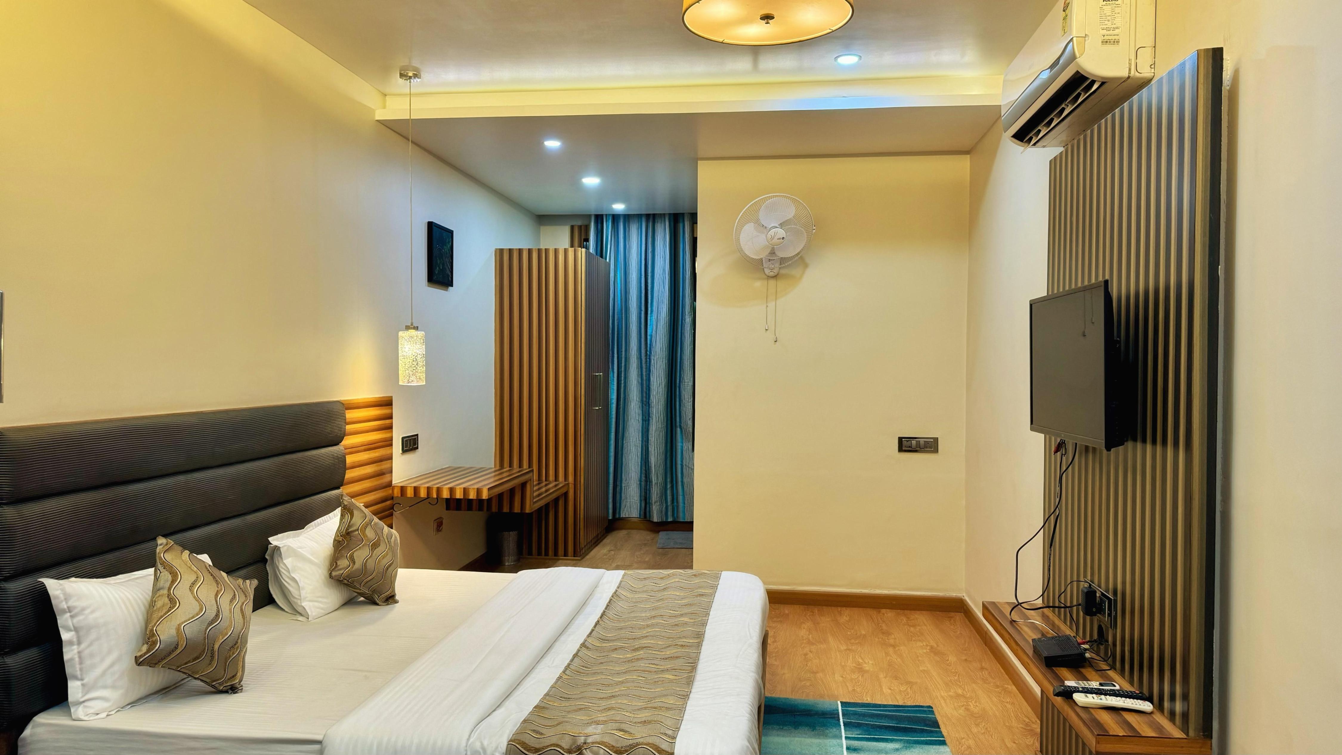 Hotel Jalsa inn Room Type - Deluxe Double Bed Room