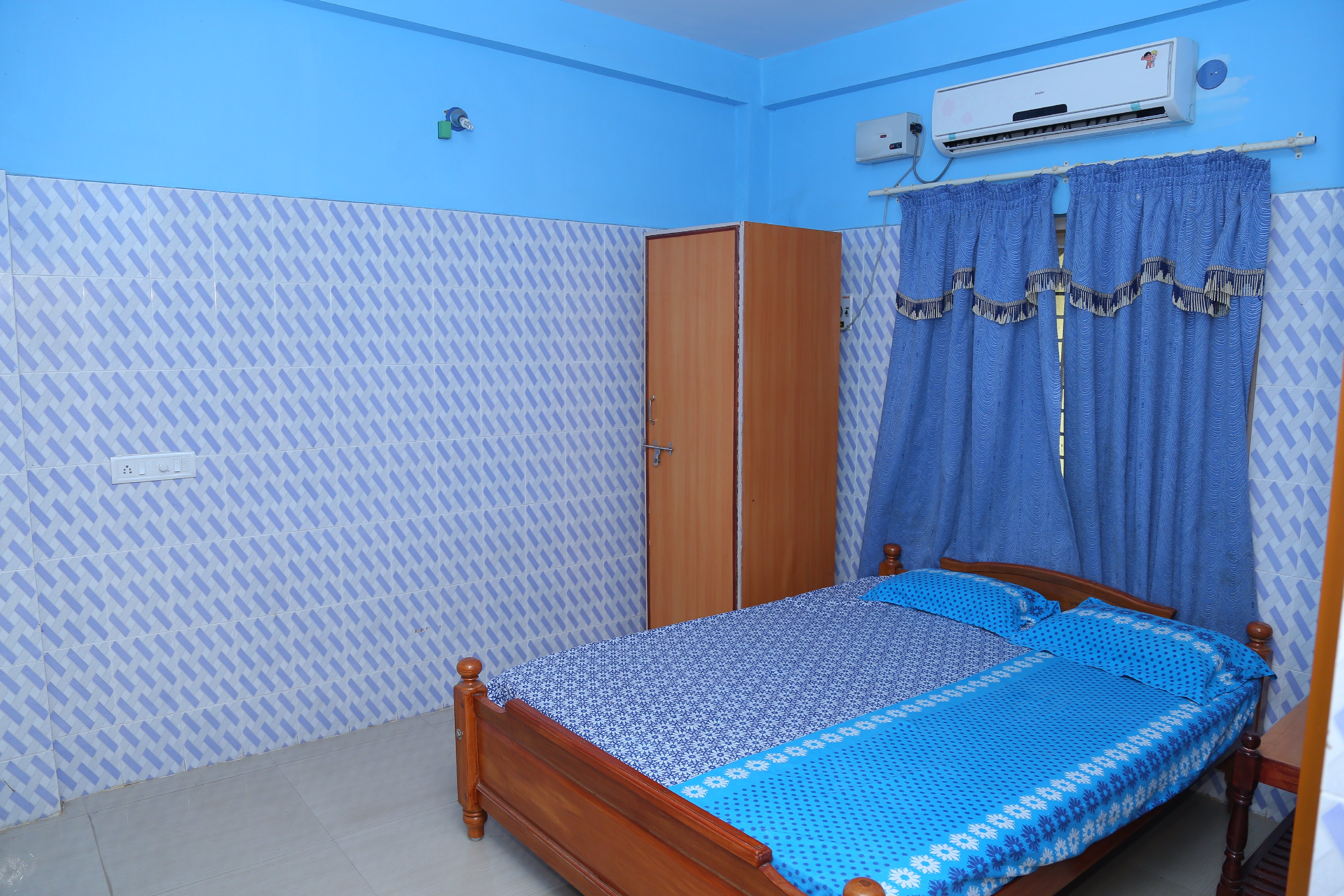 SHYNE CASTLE LODGE Room Type - Deluxe AC Room