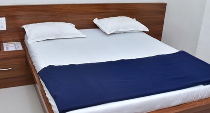 Hotel Golden Room Type - ECONOMY ROOM (washroom non attached)