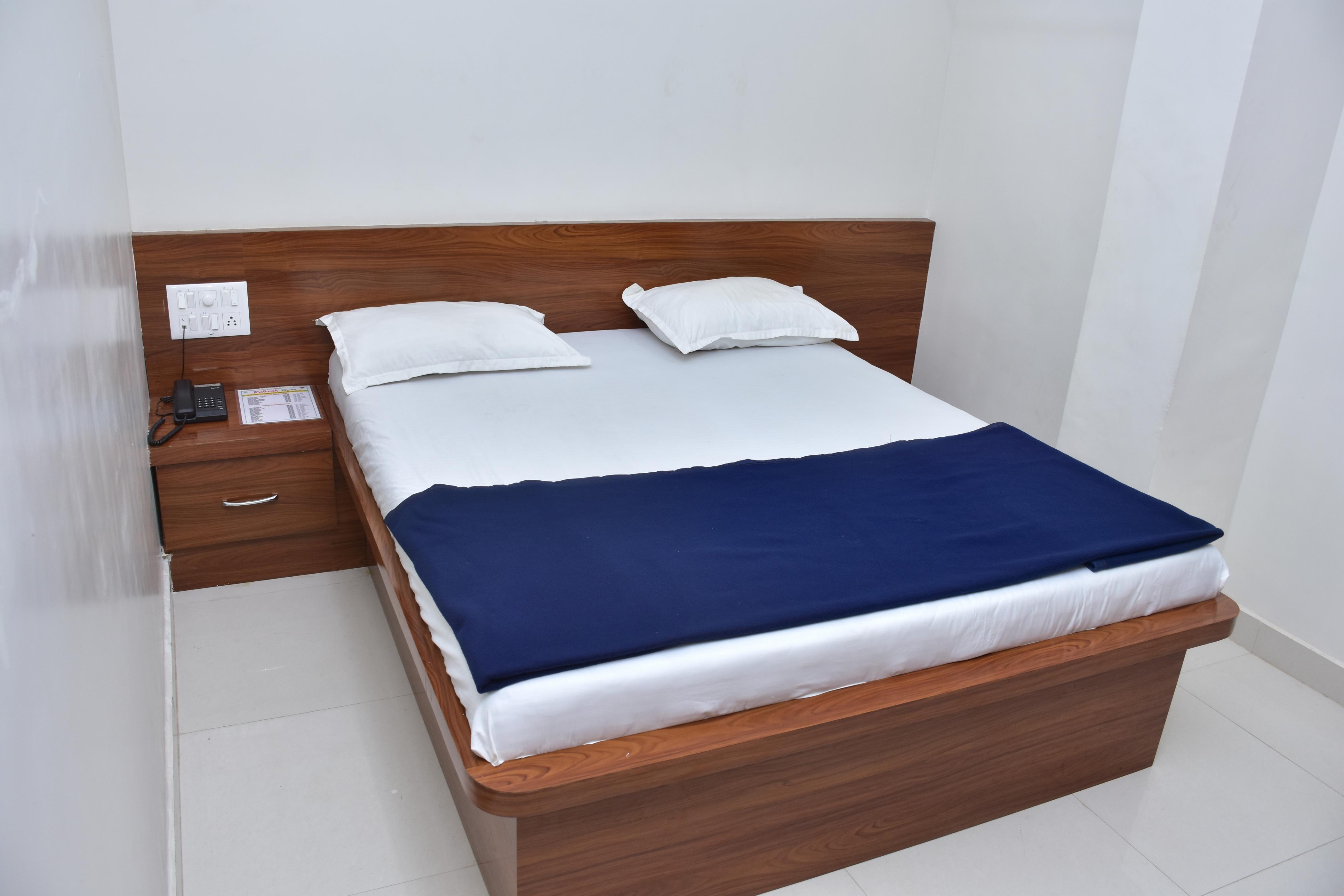 Hotel Golden Room Type - STANDARD NON AC ROOM