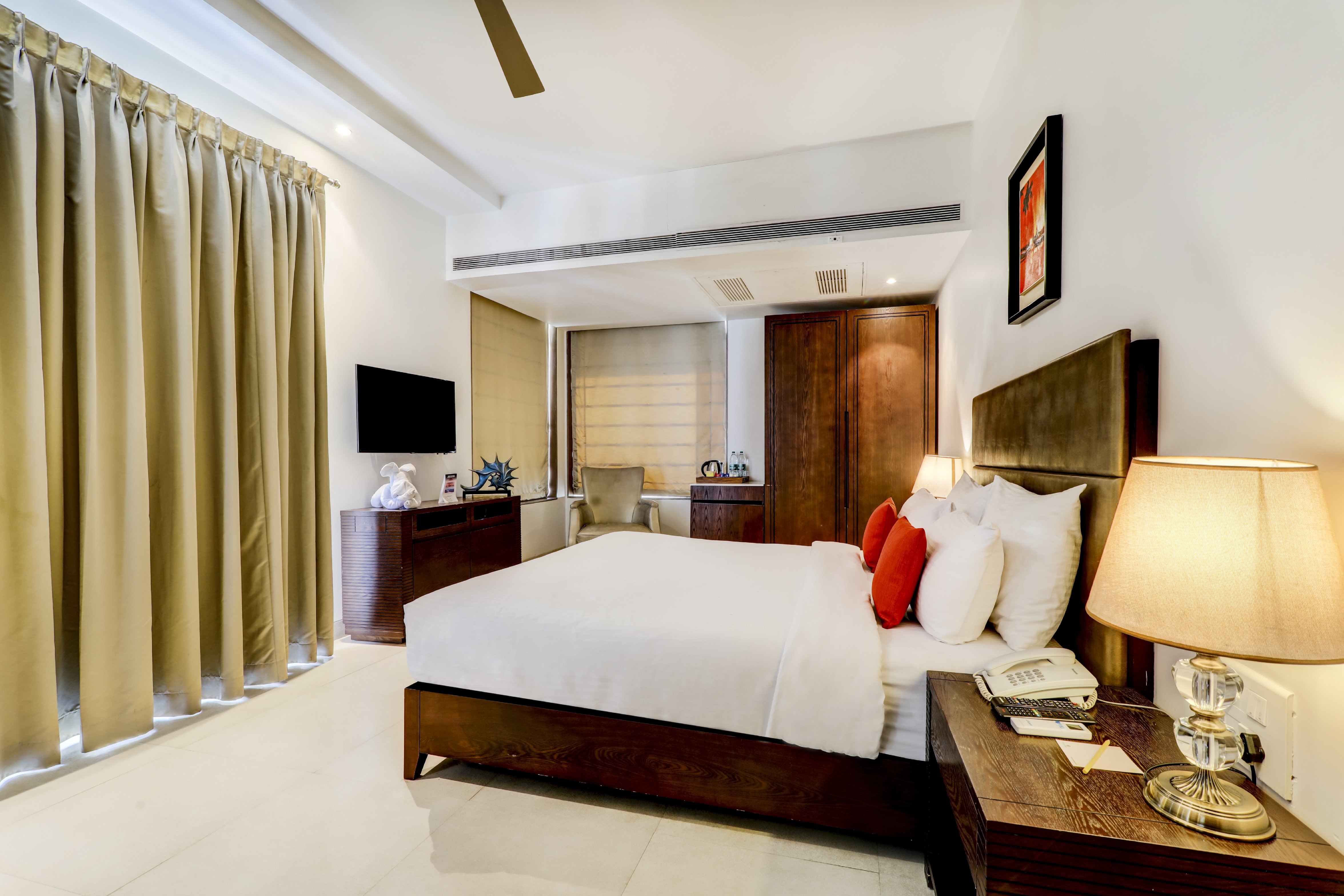 Lemon Tree Hotel,Candolim - Tap to explore photos
