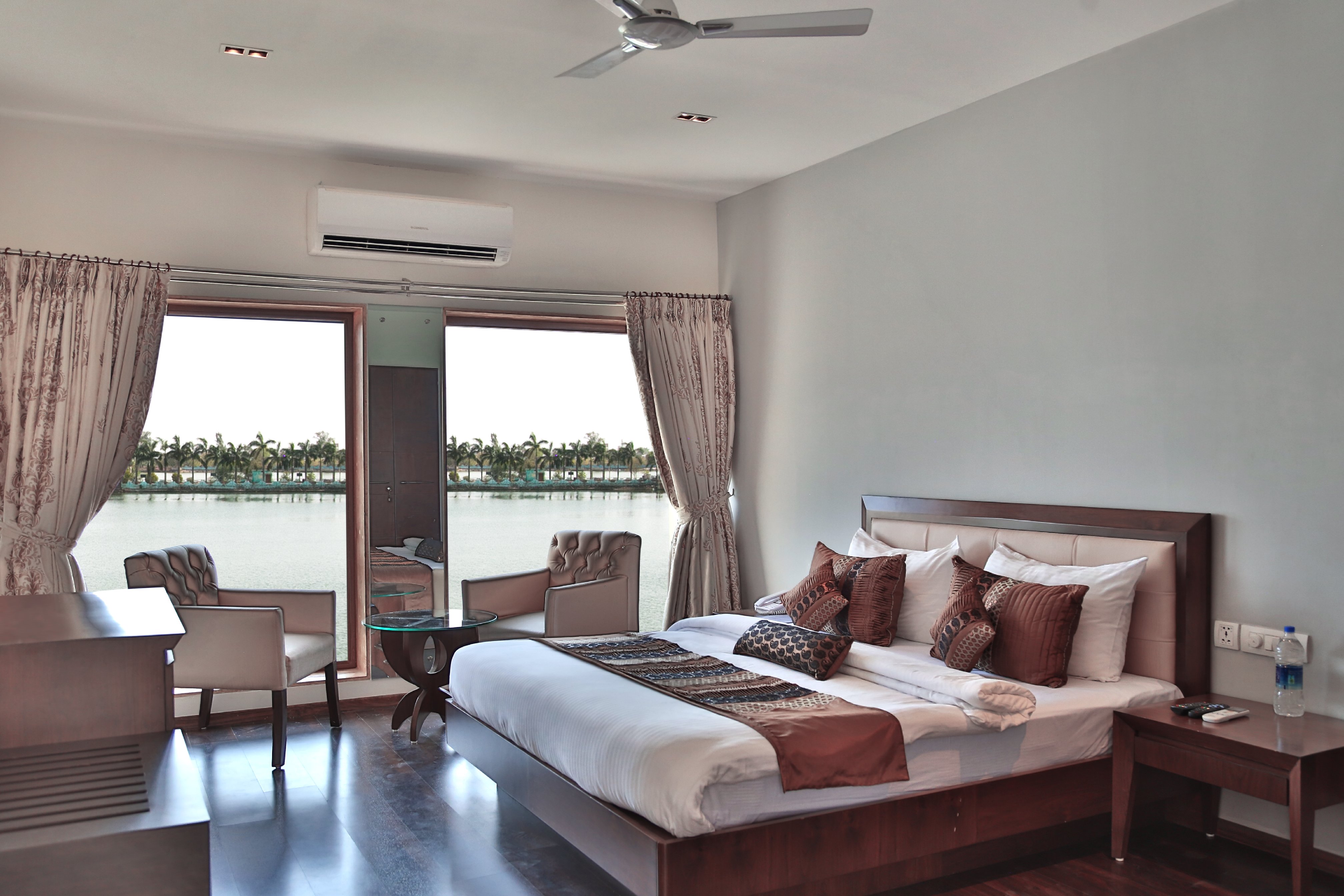 Hotel Lakeside By Abis Room Type - Deluxe Room