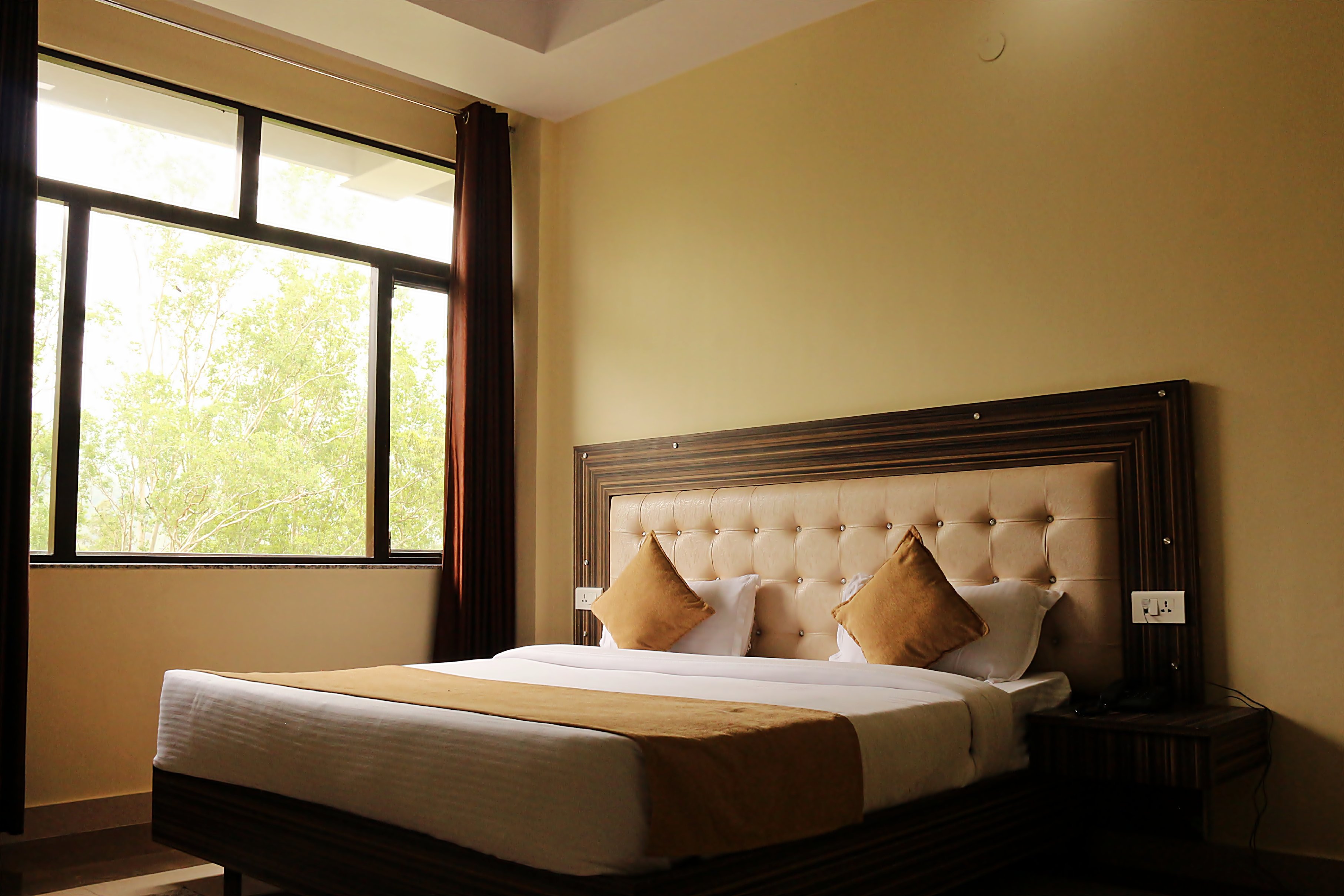 HOTEL TRIHARI (3 minutes drive to JANKI BRIDGE) - Tap to explore photos