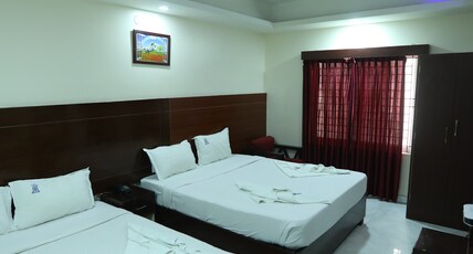 Hotel RR International Room Type - Executive Quadruple Room Non Ac