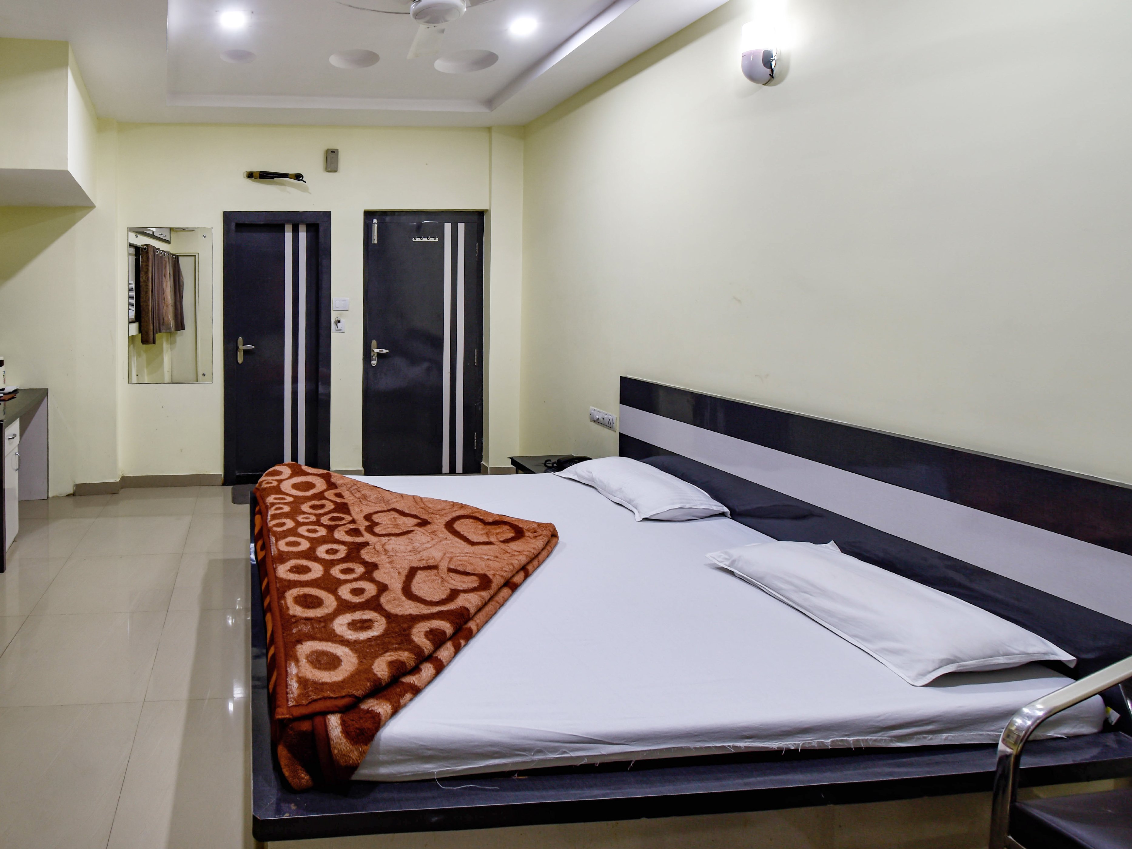 Hotel Ambika Palace - Tap to explore photos