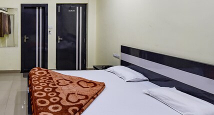 Hotel Ambika Palace Room Type - AC Deluxe