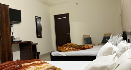 HOTEL VISHWANATH Room Type - Four bed