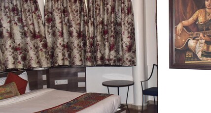Hotel Lake Inn(at Nakki Lake) Room Type - Deluxe Room AC