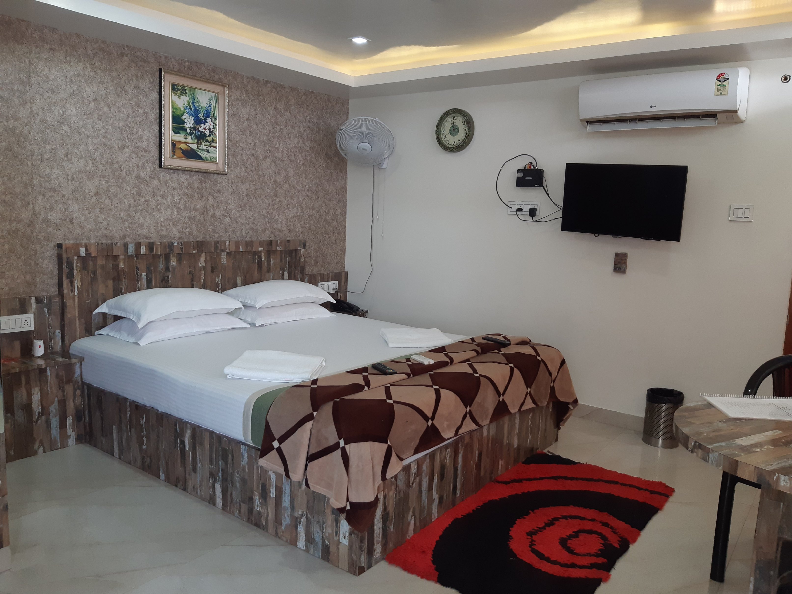 GURU INTERNATIONAL Room Type - A/C DELUXE Rooms