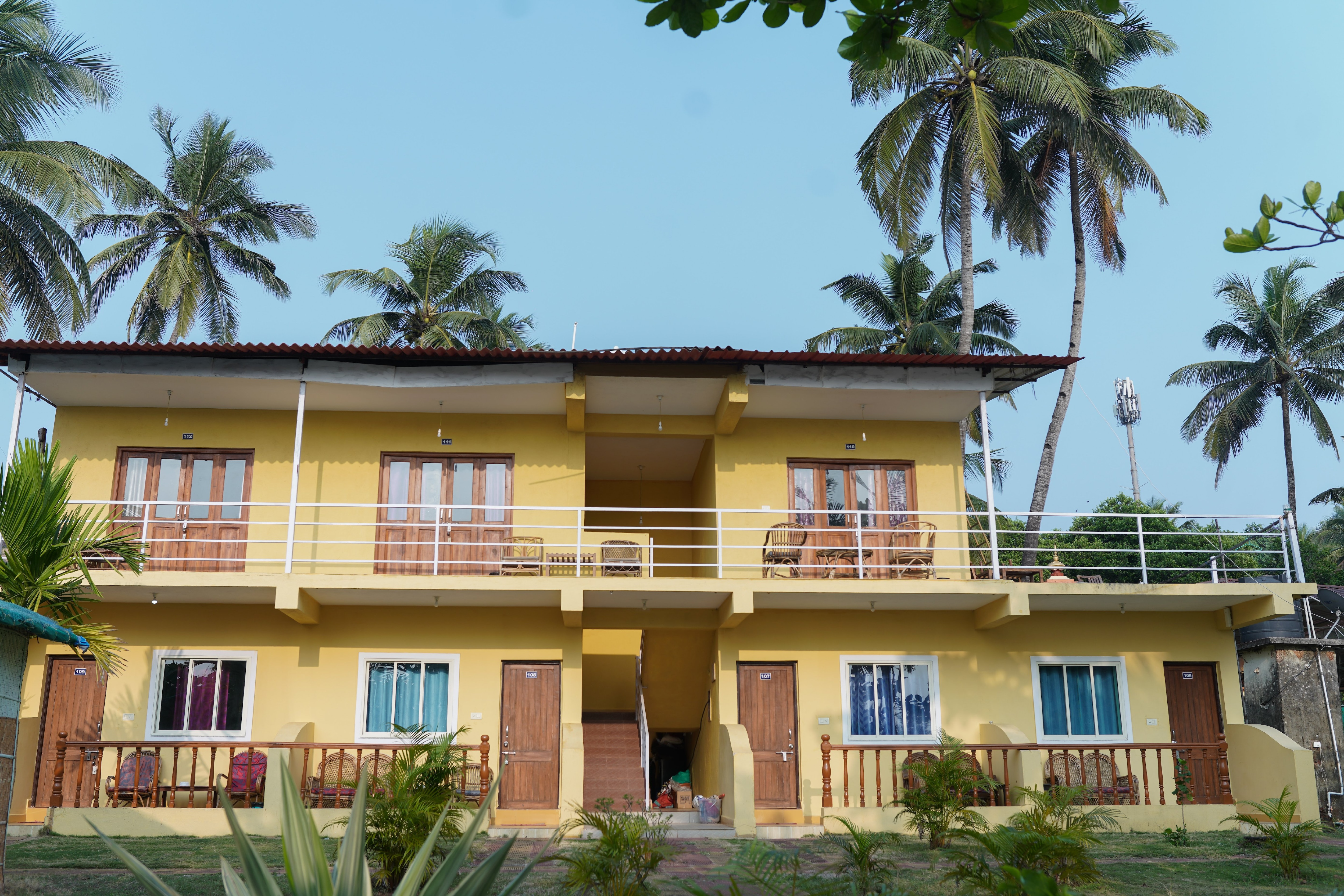 Sea Paradise Beach Front - Tap to explore photos