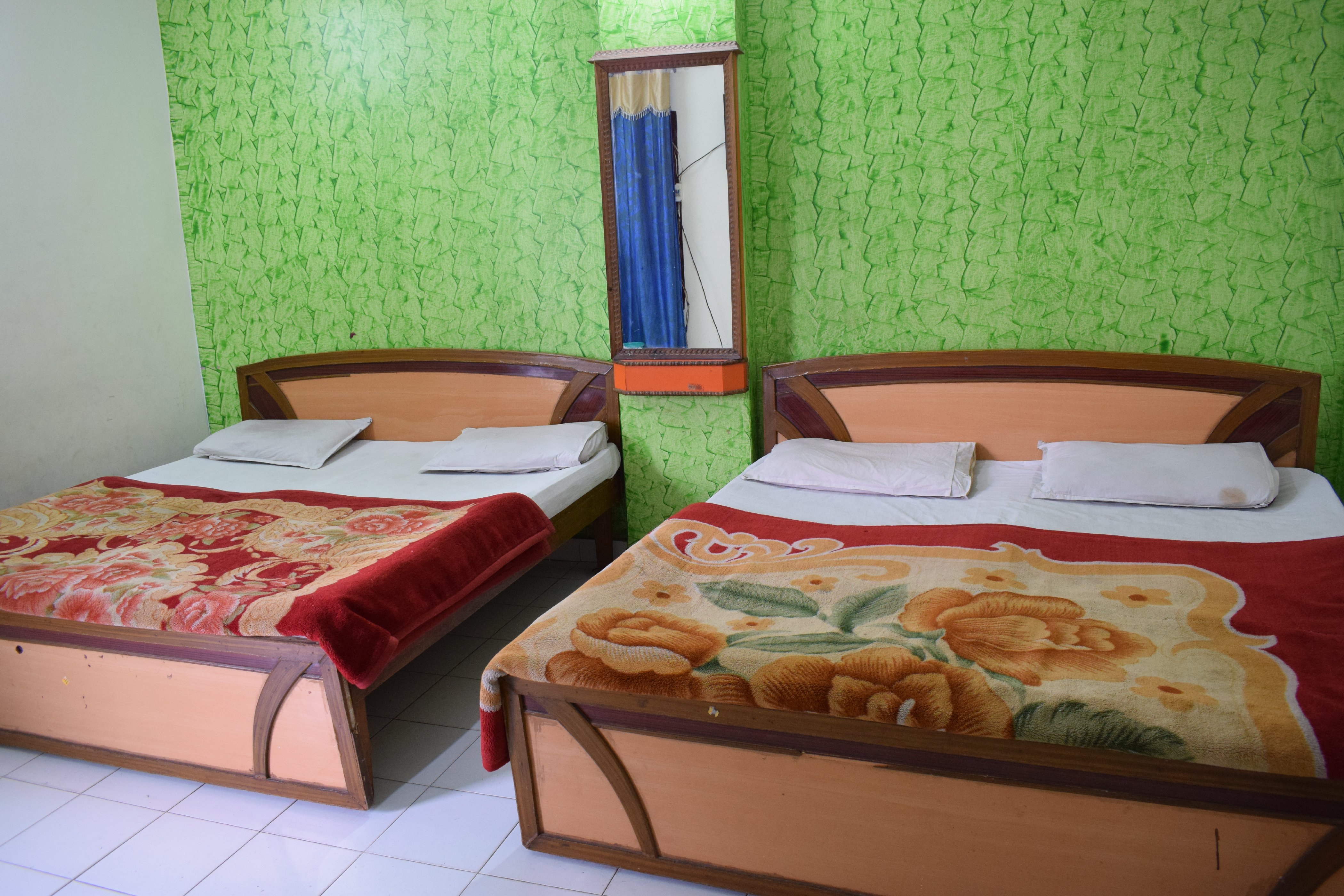 Hotel Shree Ganesh Room Type - Four Bedded Room