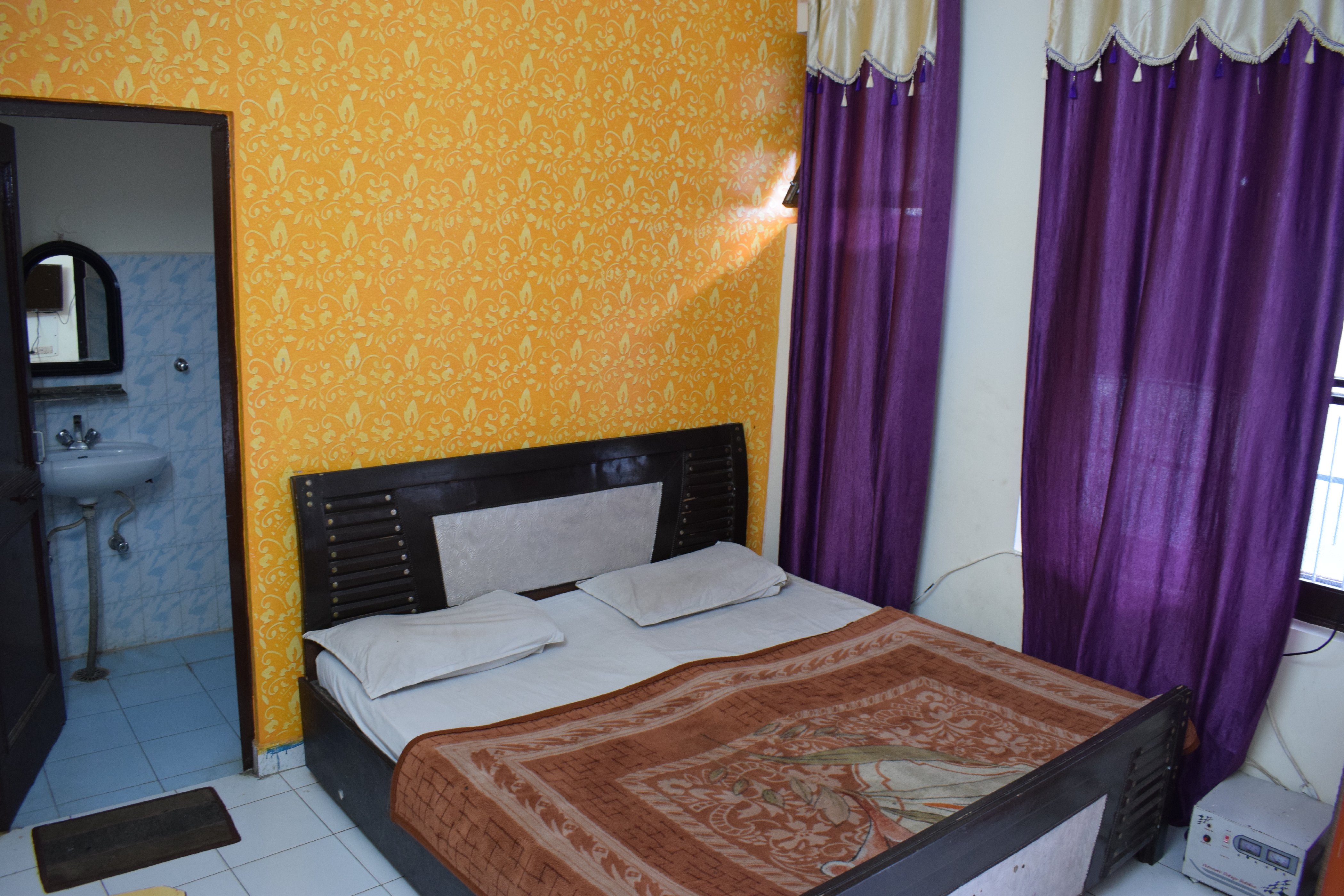Hotel Shree Ganesh Room Type - Triple Bedded Room
