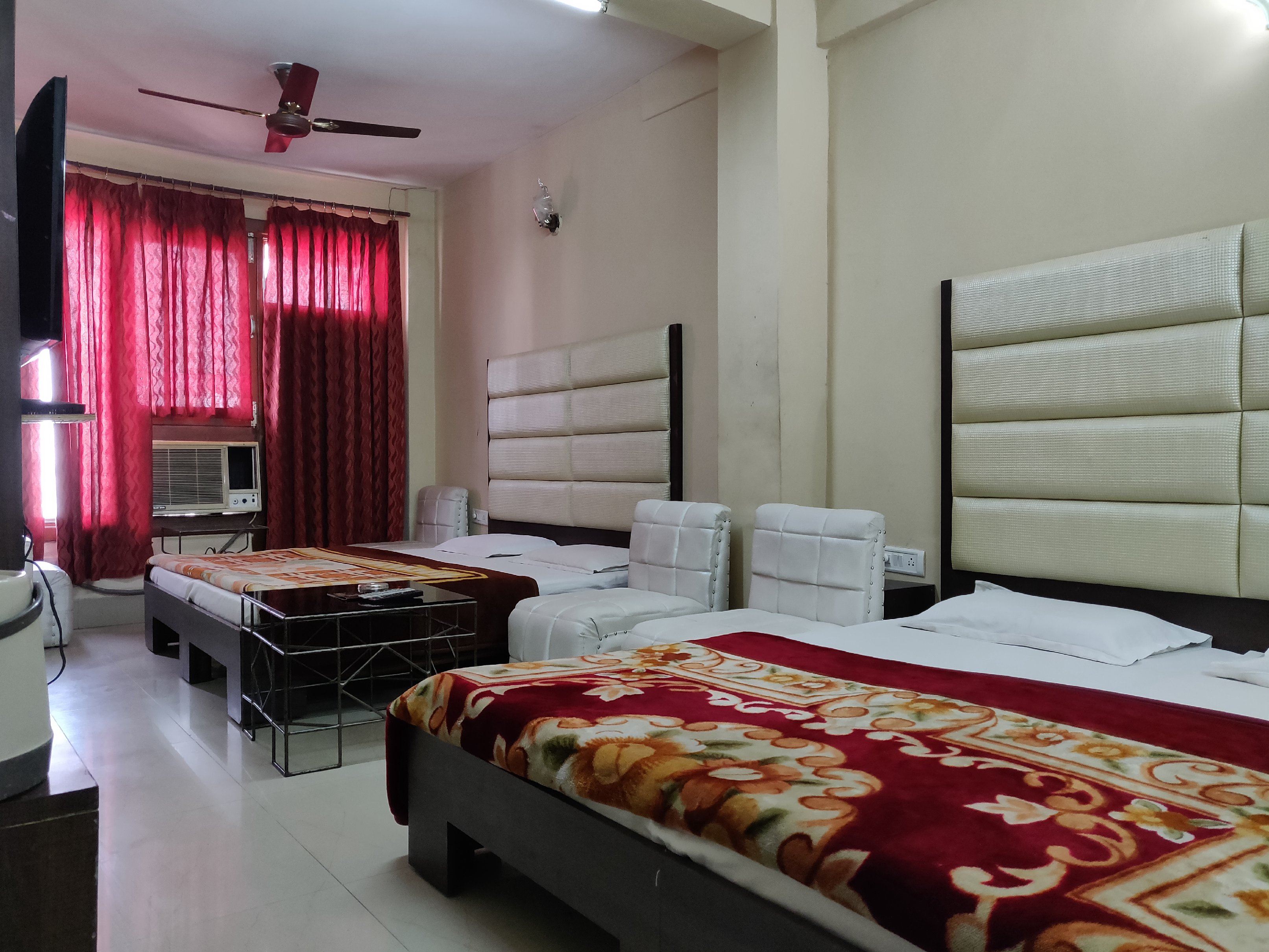 New Karan Hotel Room Type - Deluxe Four Bedroom