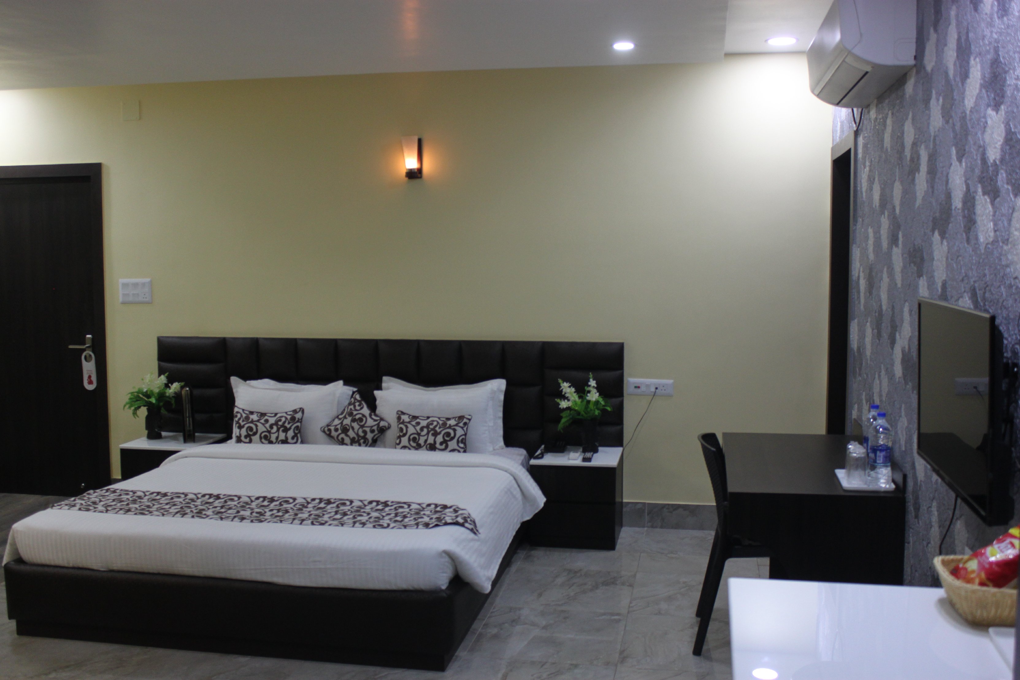 HOTEL MADHUVAN Room Type - Executive AC