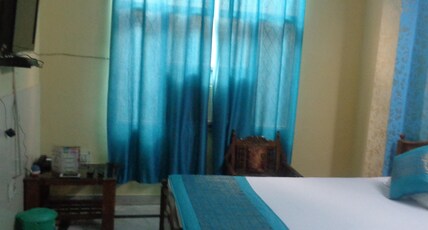 Hotel Royal Inn Nizamuddin Room Type - Super Delux Room -Free Wi-Fi
