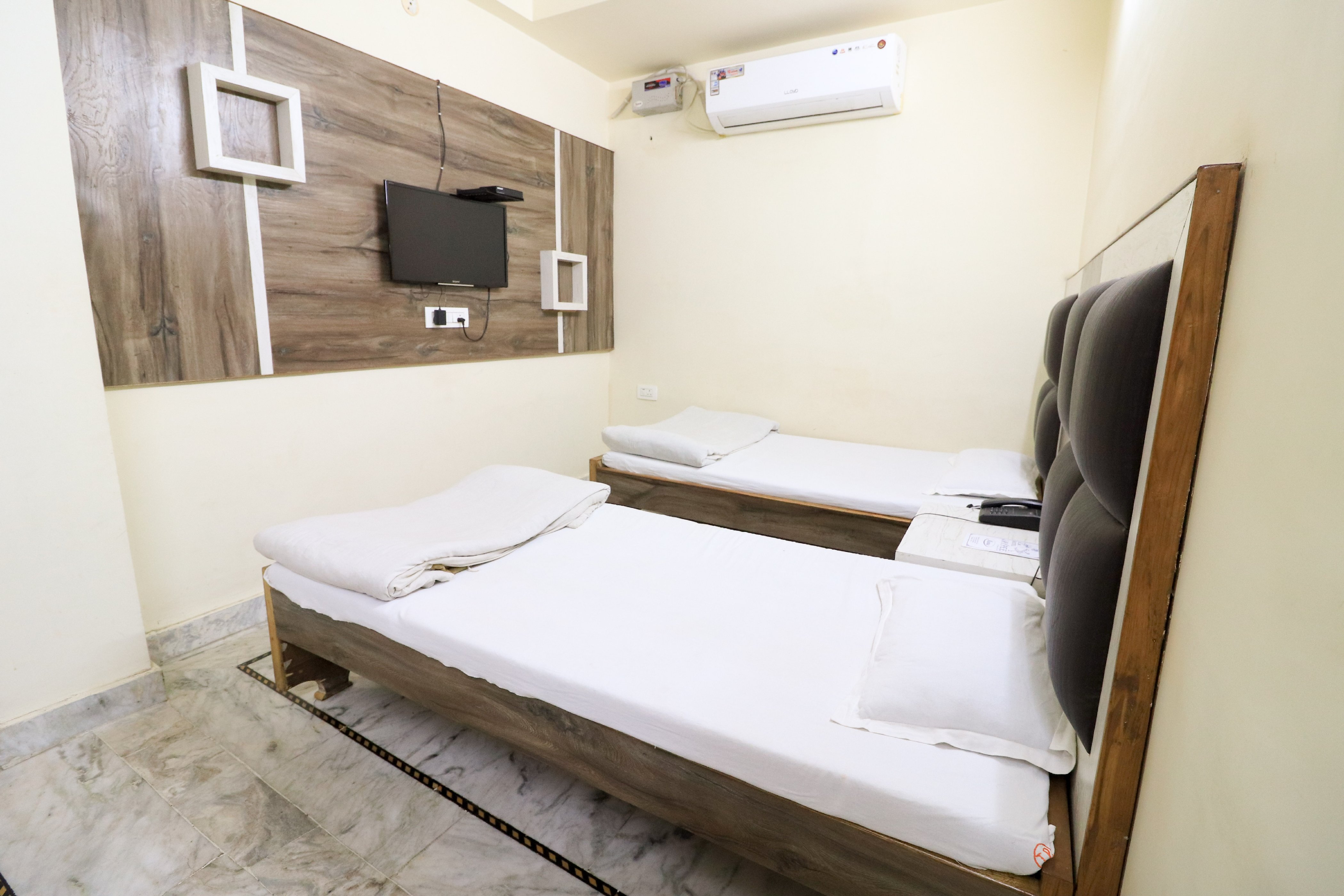 Jay Pee Hotel - Tap to explore photos