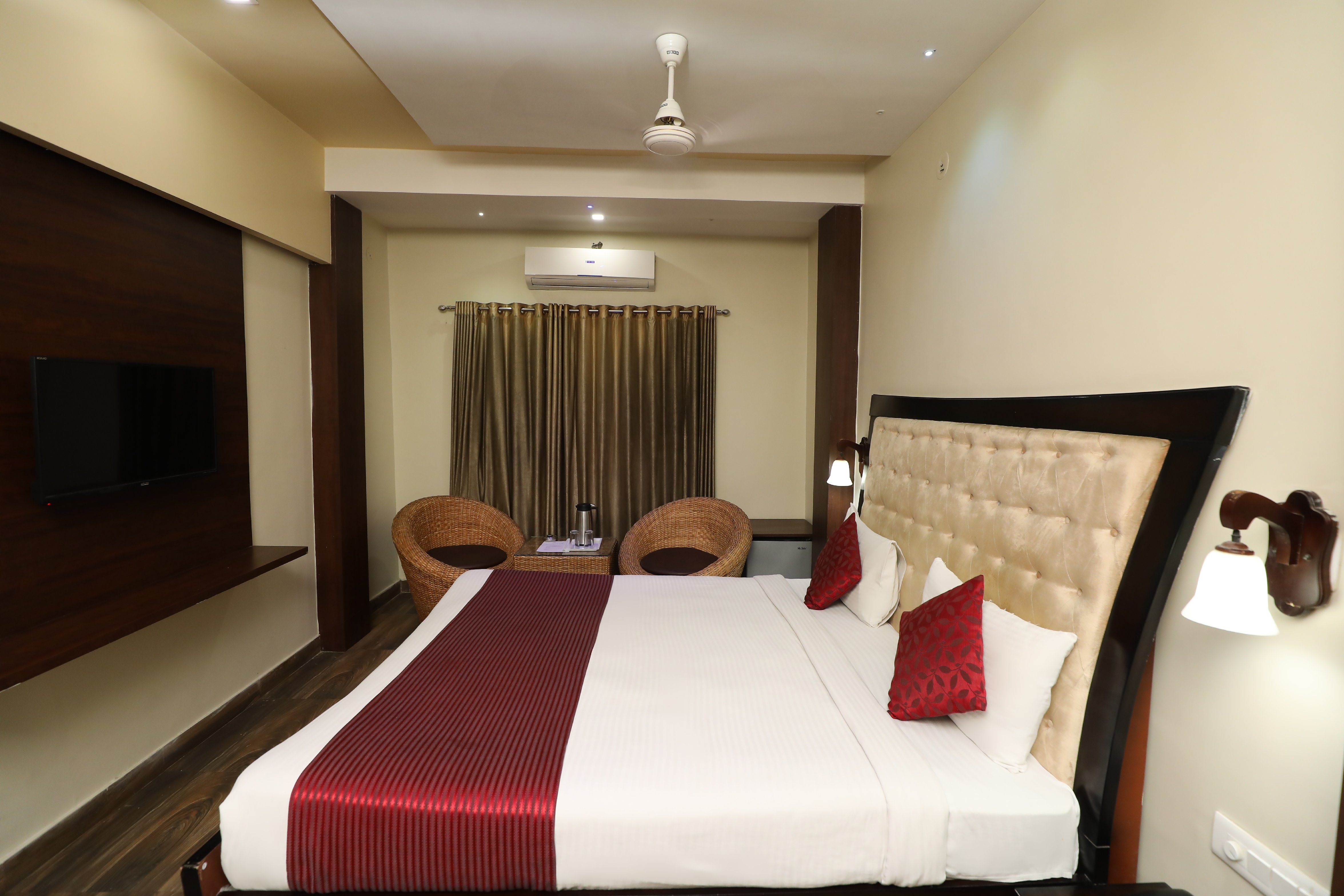 Hotel Taldar Inn - Tap to explore photos