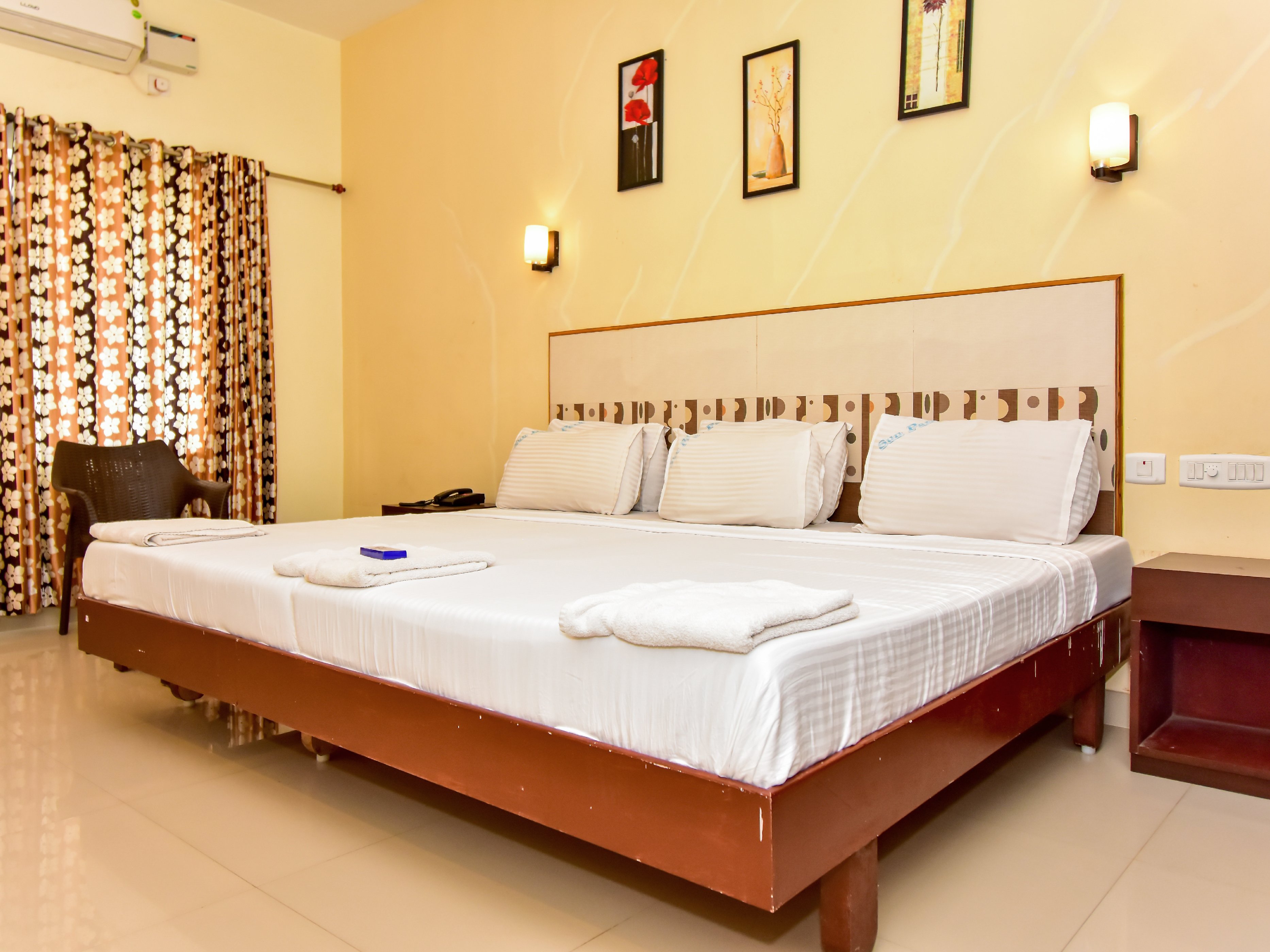 Hotel Sun Park - Tap to explore photos