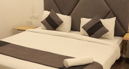 Hotel Signature Inn Room Type - Business suite