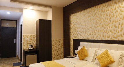 Paradise Ganga -A River side Hotel at Triveni Ghat Room Type - 2 Bedroom Family Suite Room with Ganga View Balcony