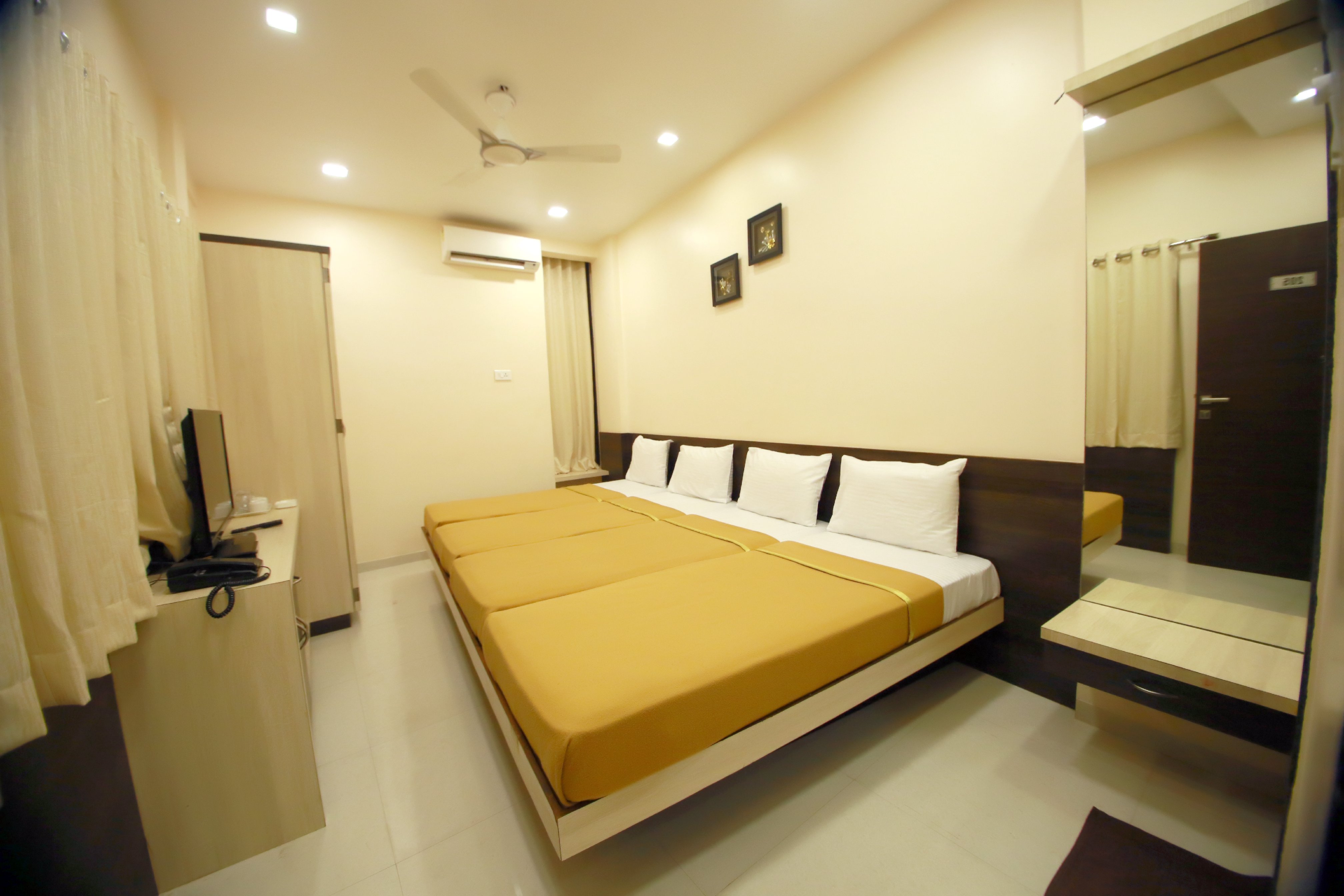 Hotel Madhuri Executive Room Type - 4 Bed Non AC Dormitory Room