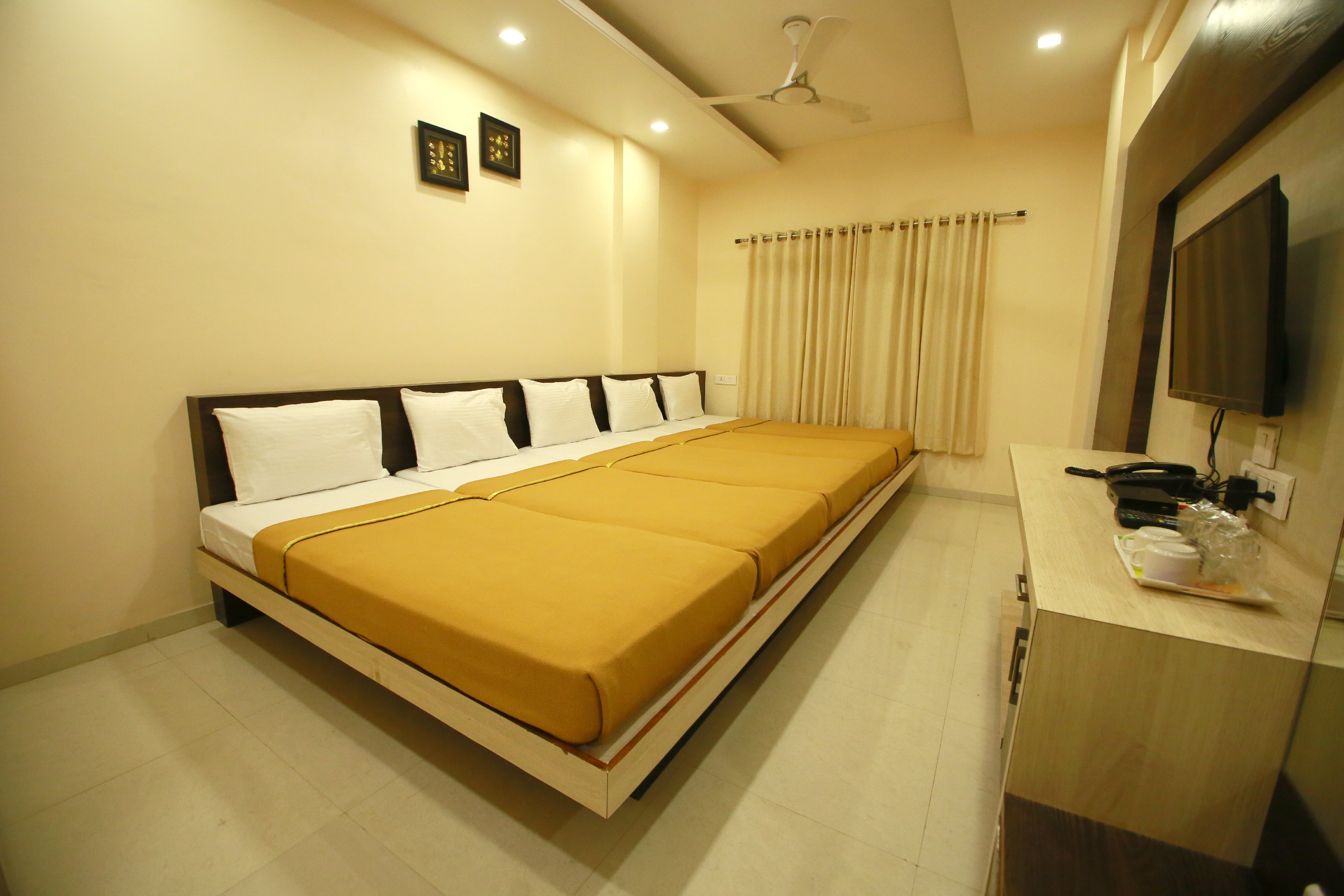 Hotel Madhuri Executive Room Type - 5 Bed Non AC Dormitory Room