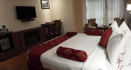 CRESCENT RESORT Room Type - Crescent Suite with Bathtub
