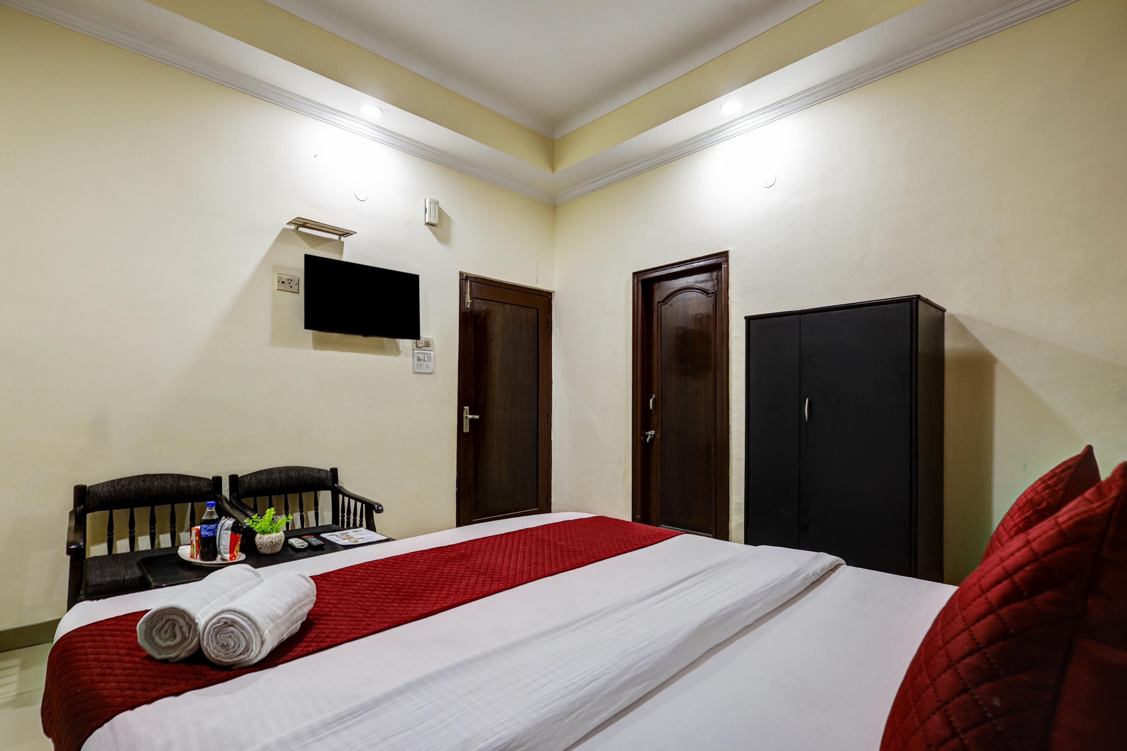 Hotel Vinayak Katra@ Banganga Road - Tap to explore photos