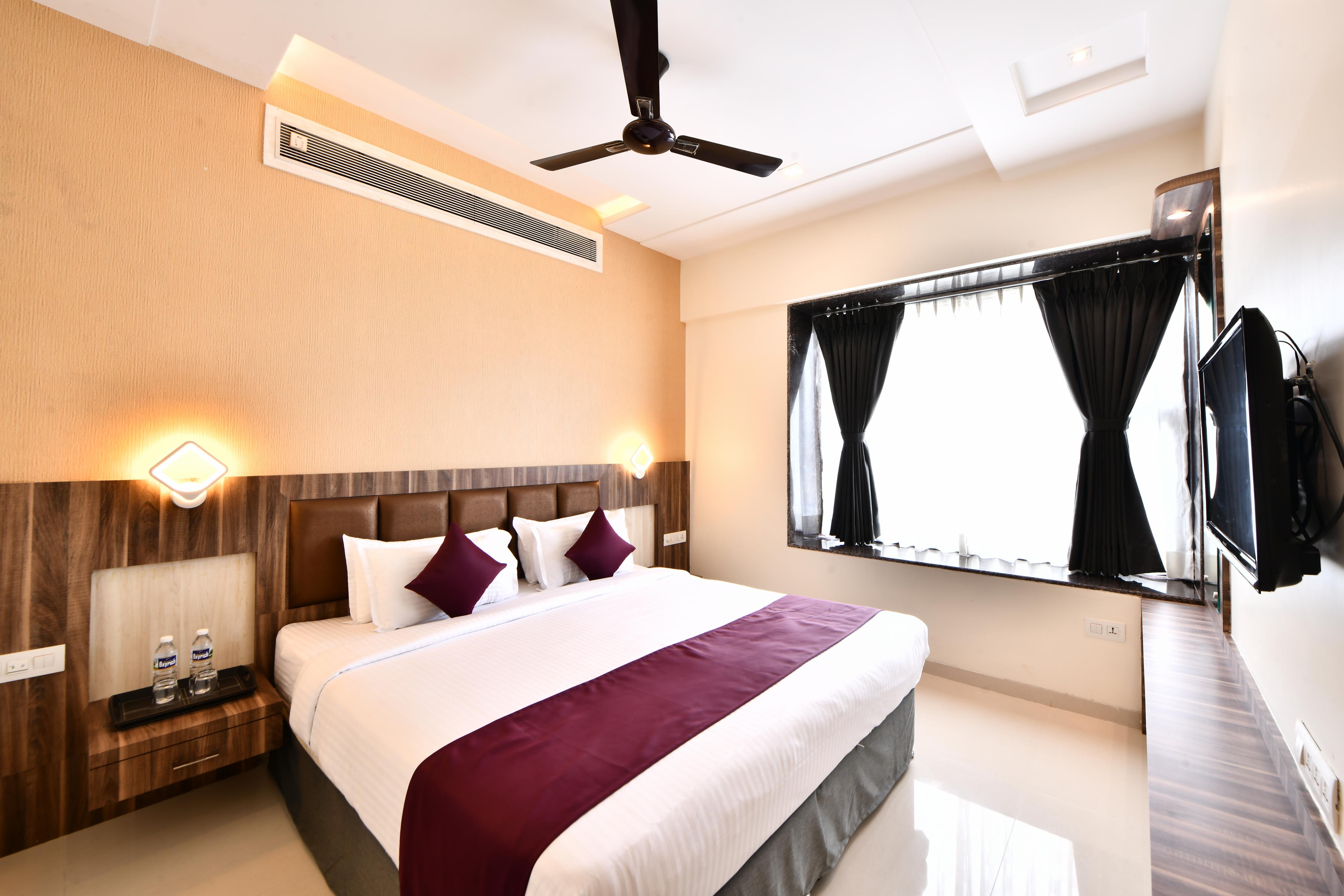 Click Hotel Sagar Plaza, Pune, Chakan Room Type - SUITE ROOM