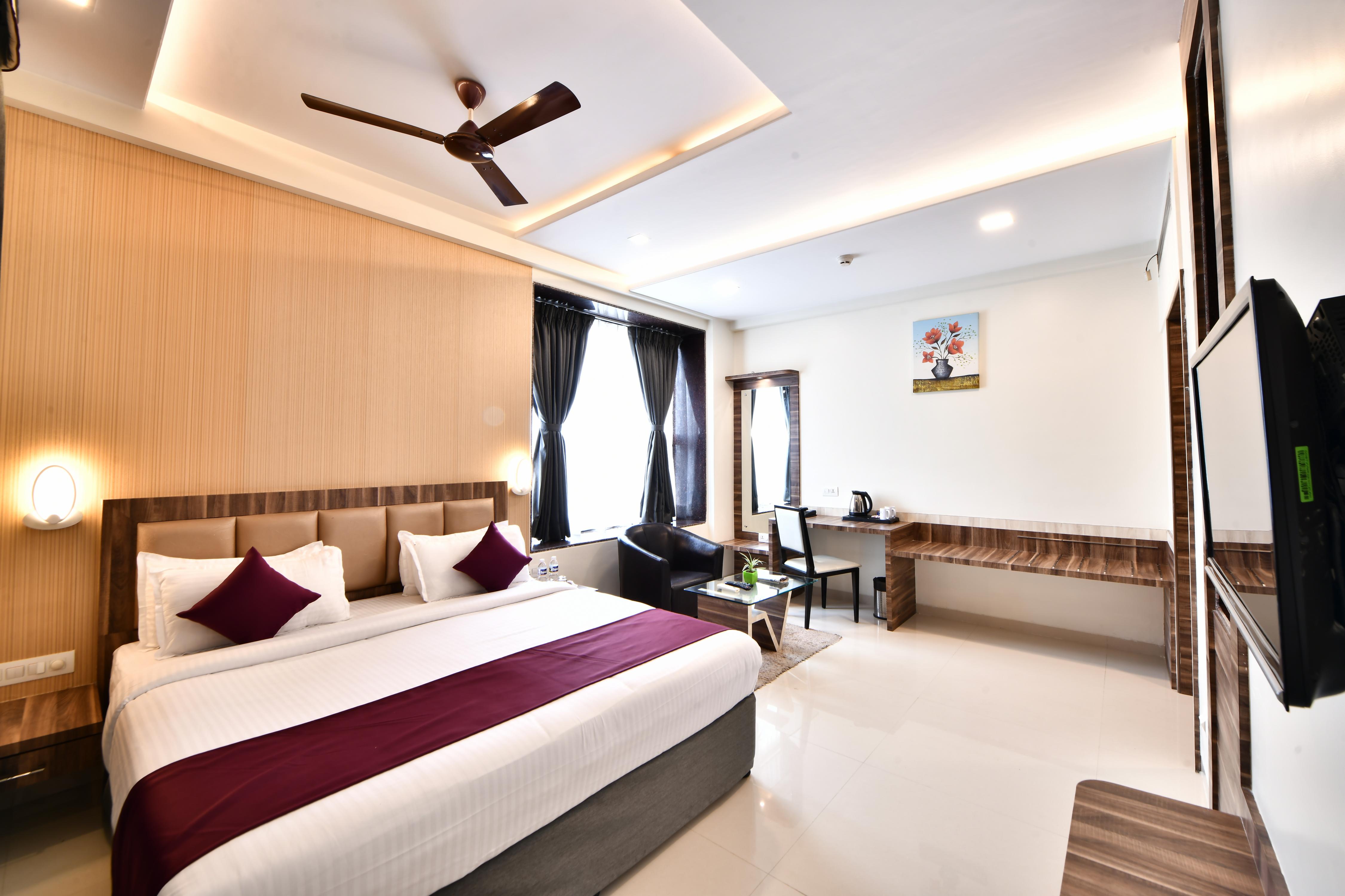 Click Hotel Sagar Plaza, Pune, Chakan Room Type - DELUXE ROOM