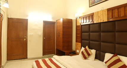 Hotel Kahkashan by Royal Collection Hotels Room Type - Deluxe Hotel Kahkashan by Royal Collection Hotels Room Type - Deluxe