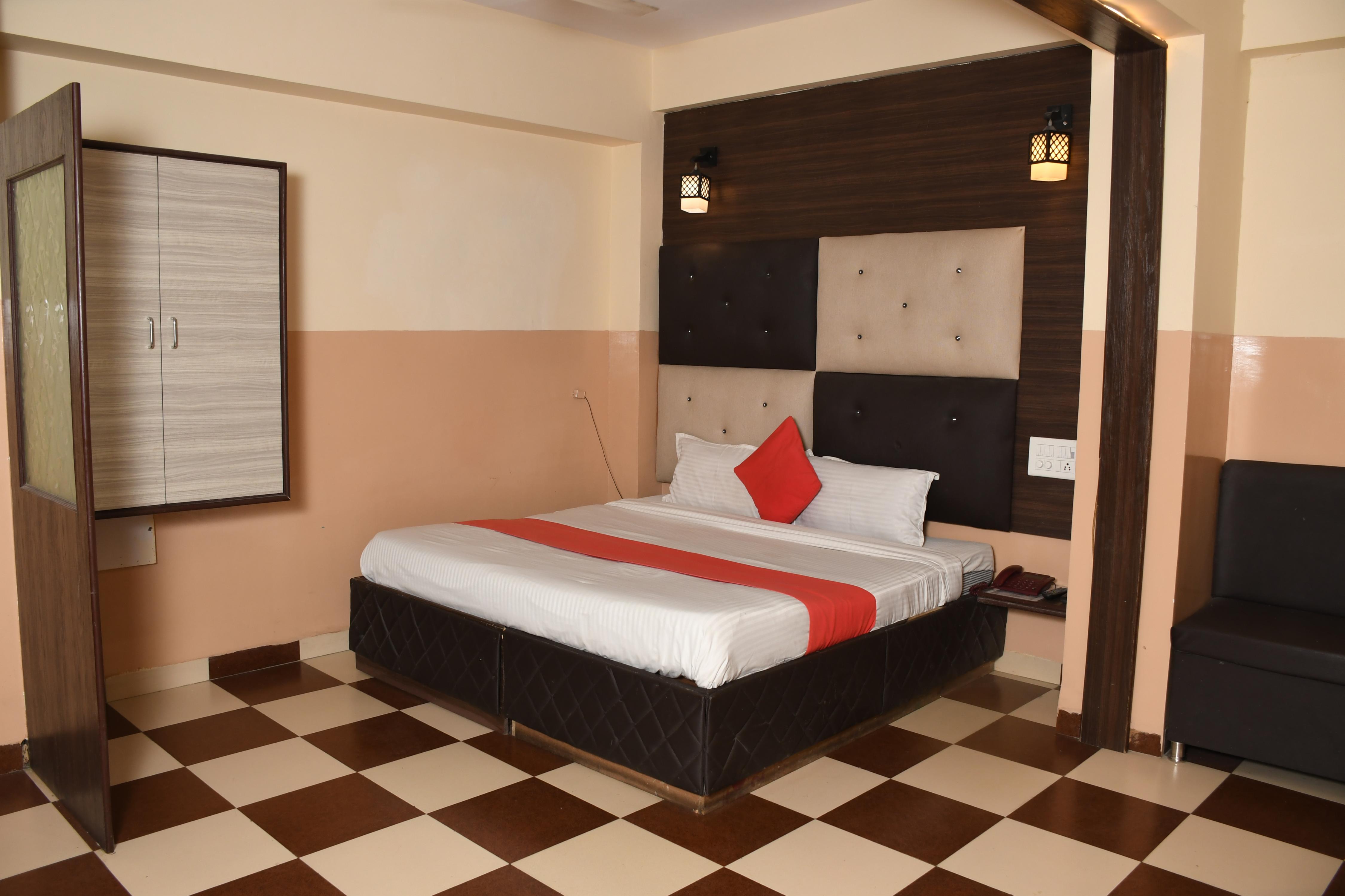 Bharat inn - Tap to explore photos