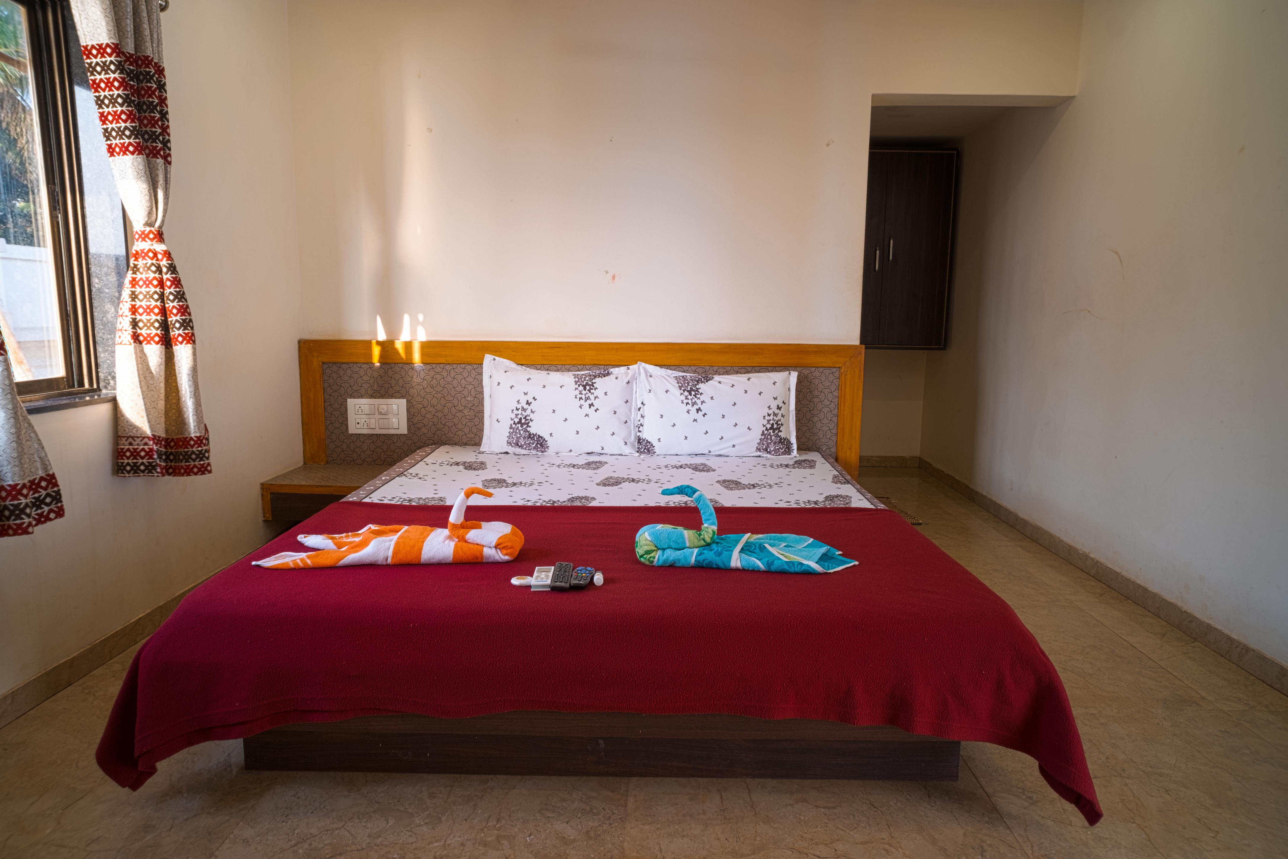 Mahalaxmi Beach Resort, Tarkali Devbaug - Tap to explore photos