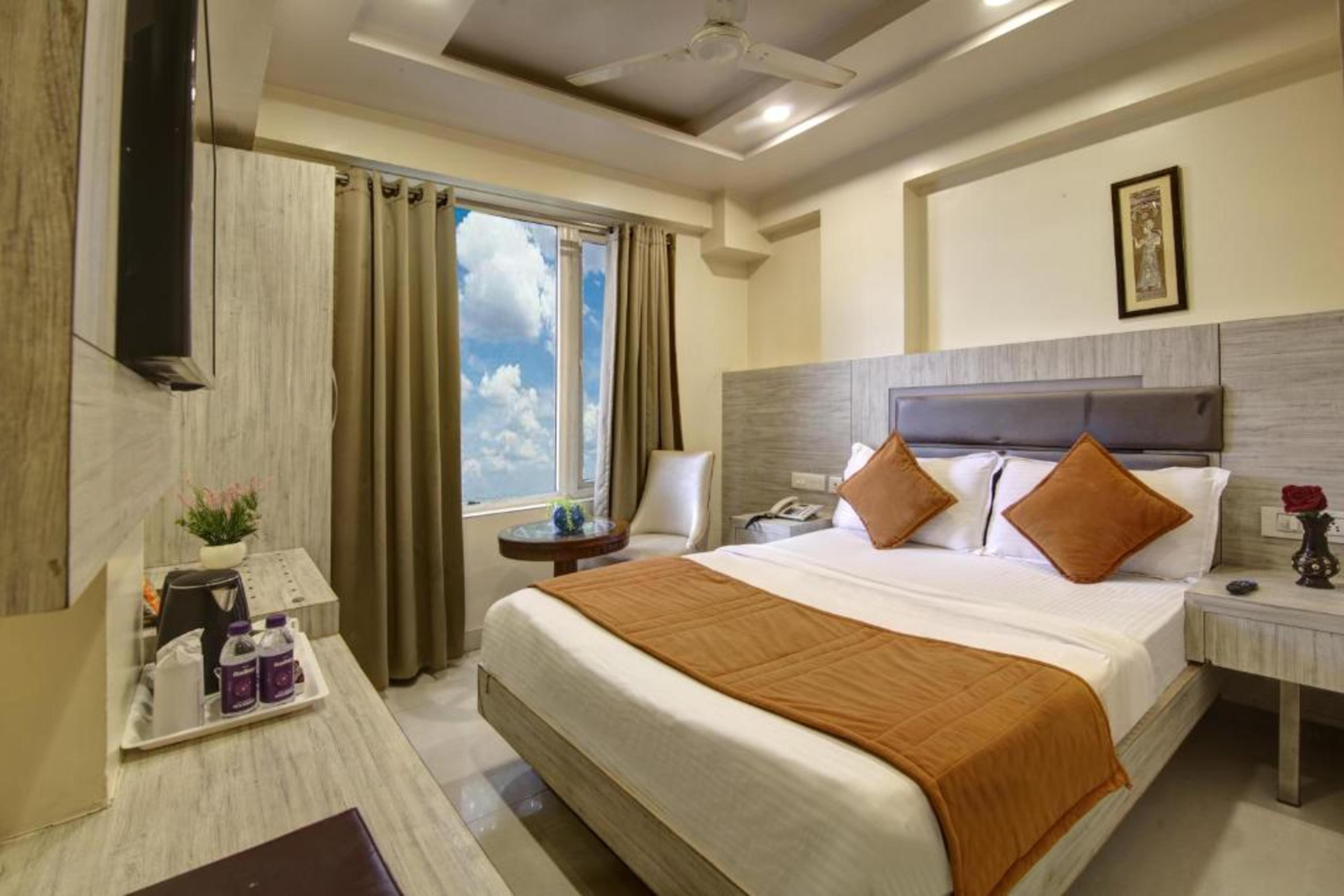 Hotel Shanti Plaza New Delhi - Tap to explore photos
