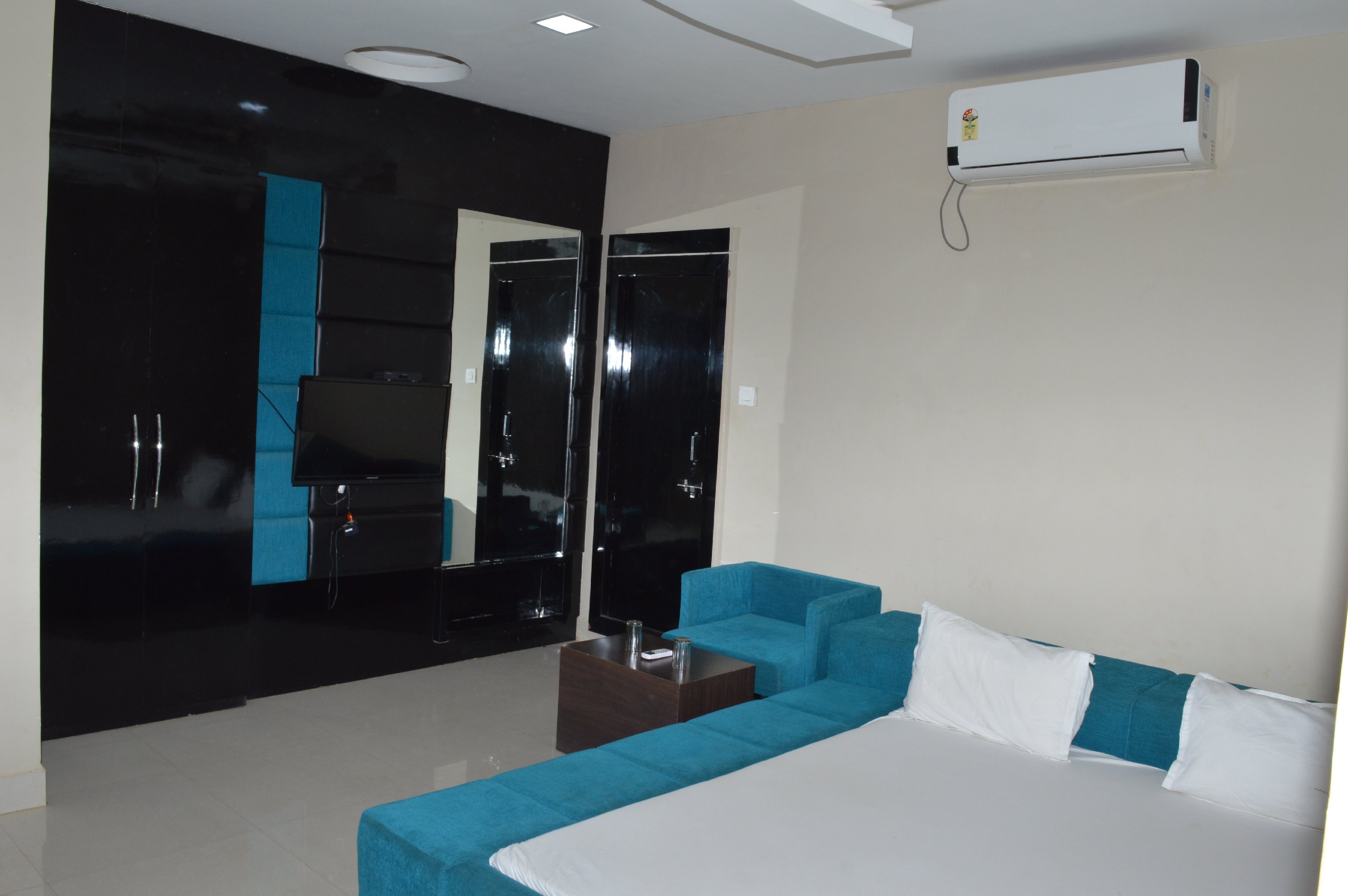 AHINSHA PALACE Room Type - Standard Executive