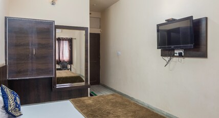 Hotel Laxmi Mahal Room Type - Deluxe Room