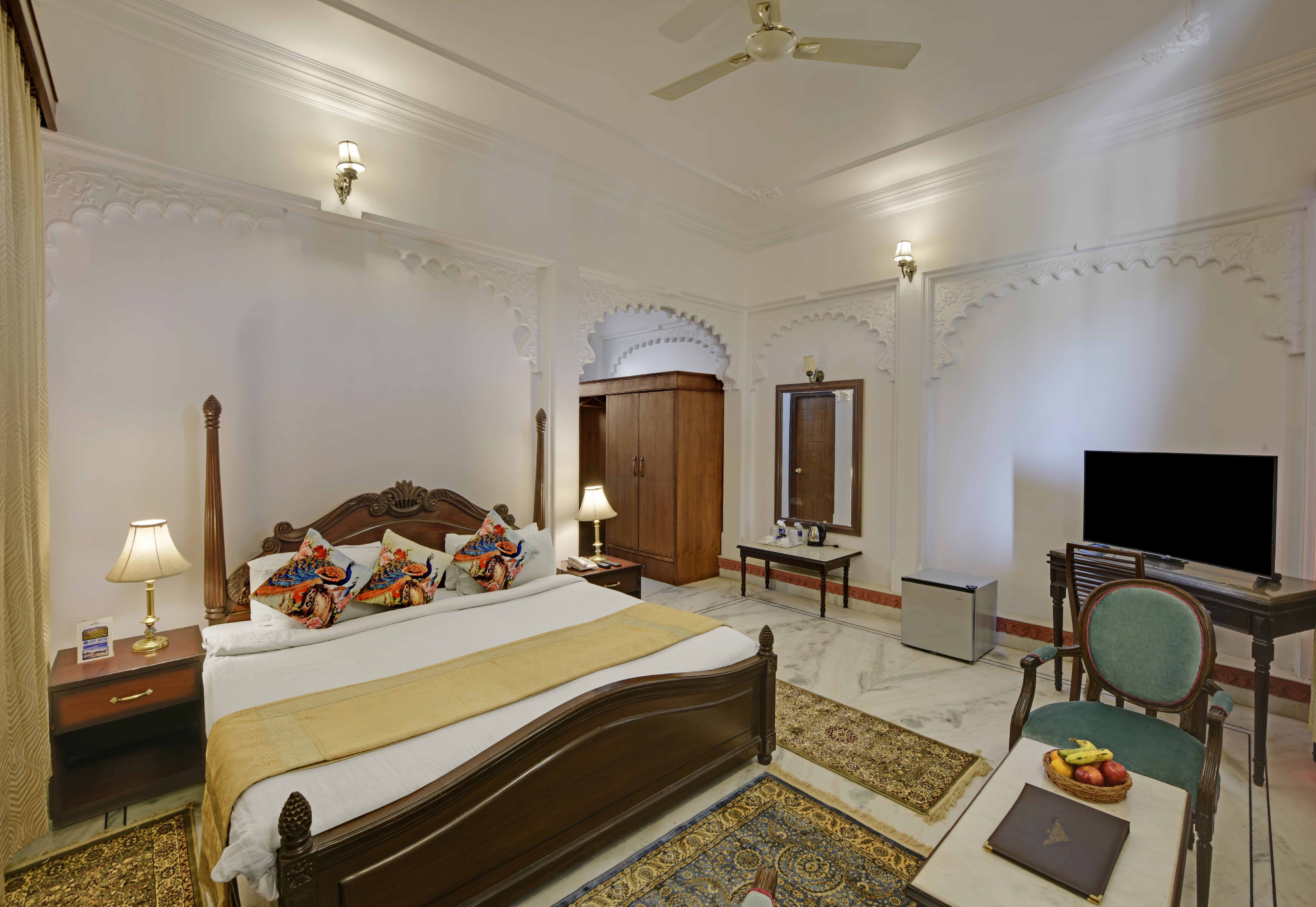 Raj Kuber  A Boutique Lake View Hotel Room Type - Superior Room
