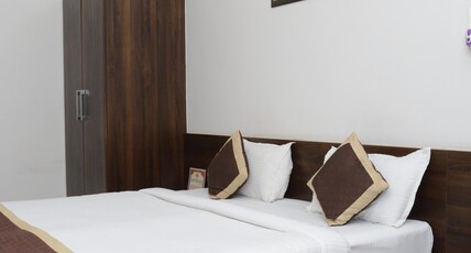 HOTEL PRAKASH Room Type - Deluxe Room