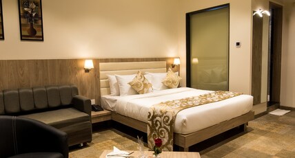 Enrise by Sayaji Ahilyanagar Room Type - Suite Room