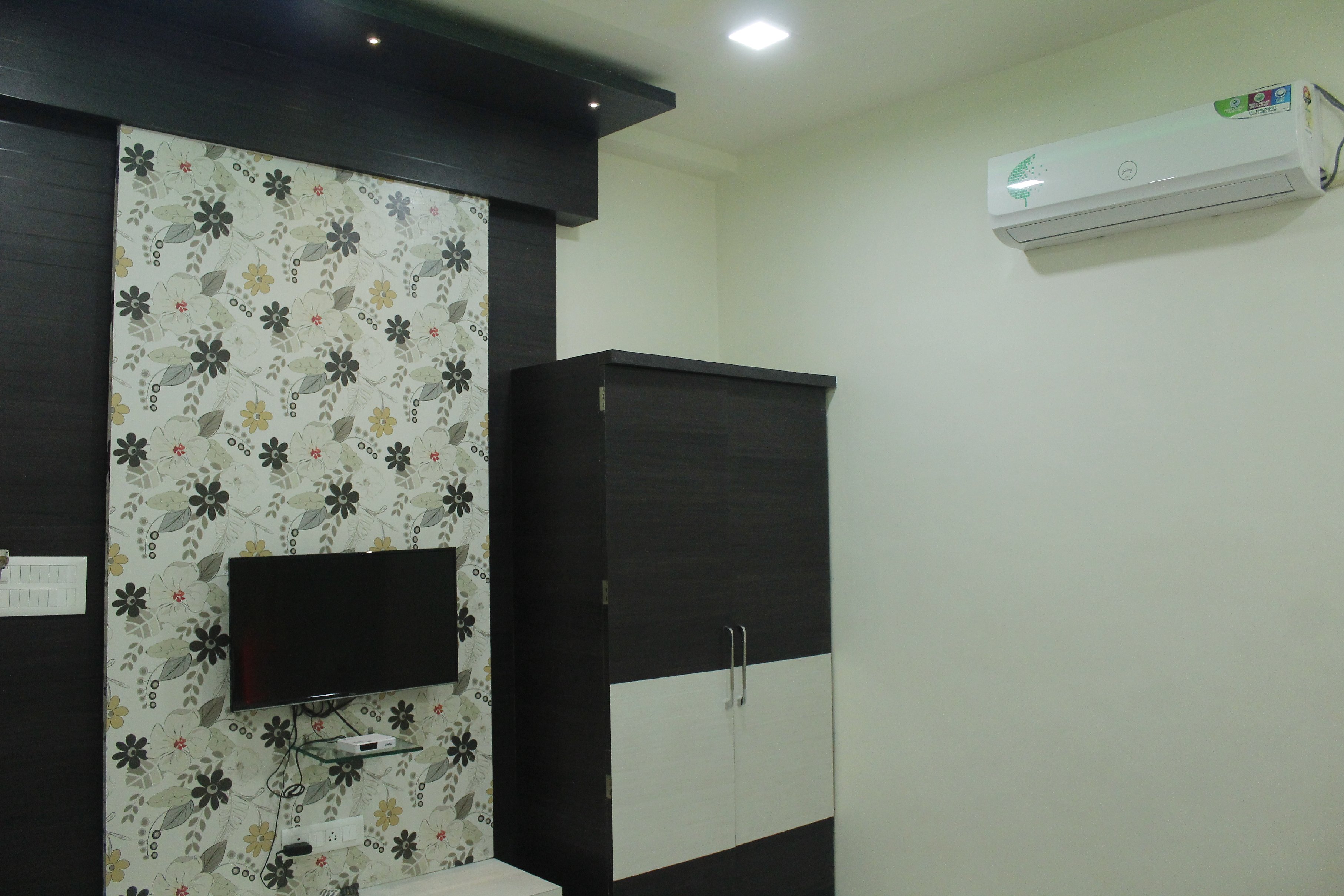 HOTEL GRAND SUN - Tap to explore photos