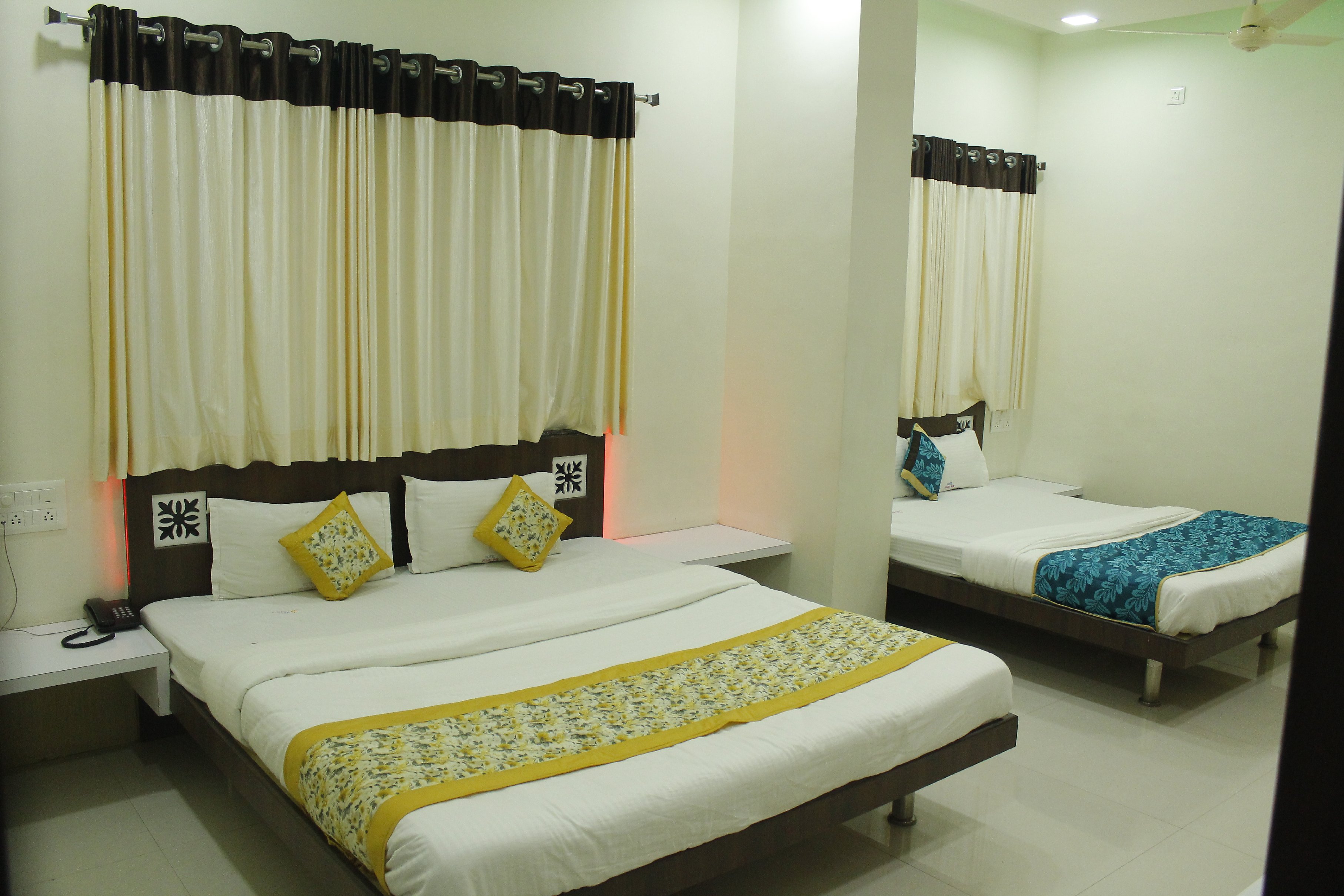 HOTEL GRAND SUN Room Type - FAMILY SHARING ROOM AC